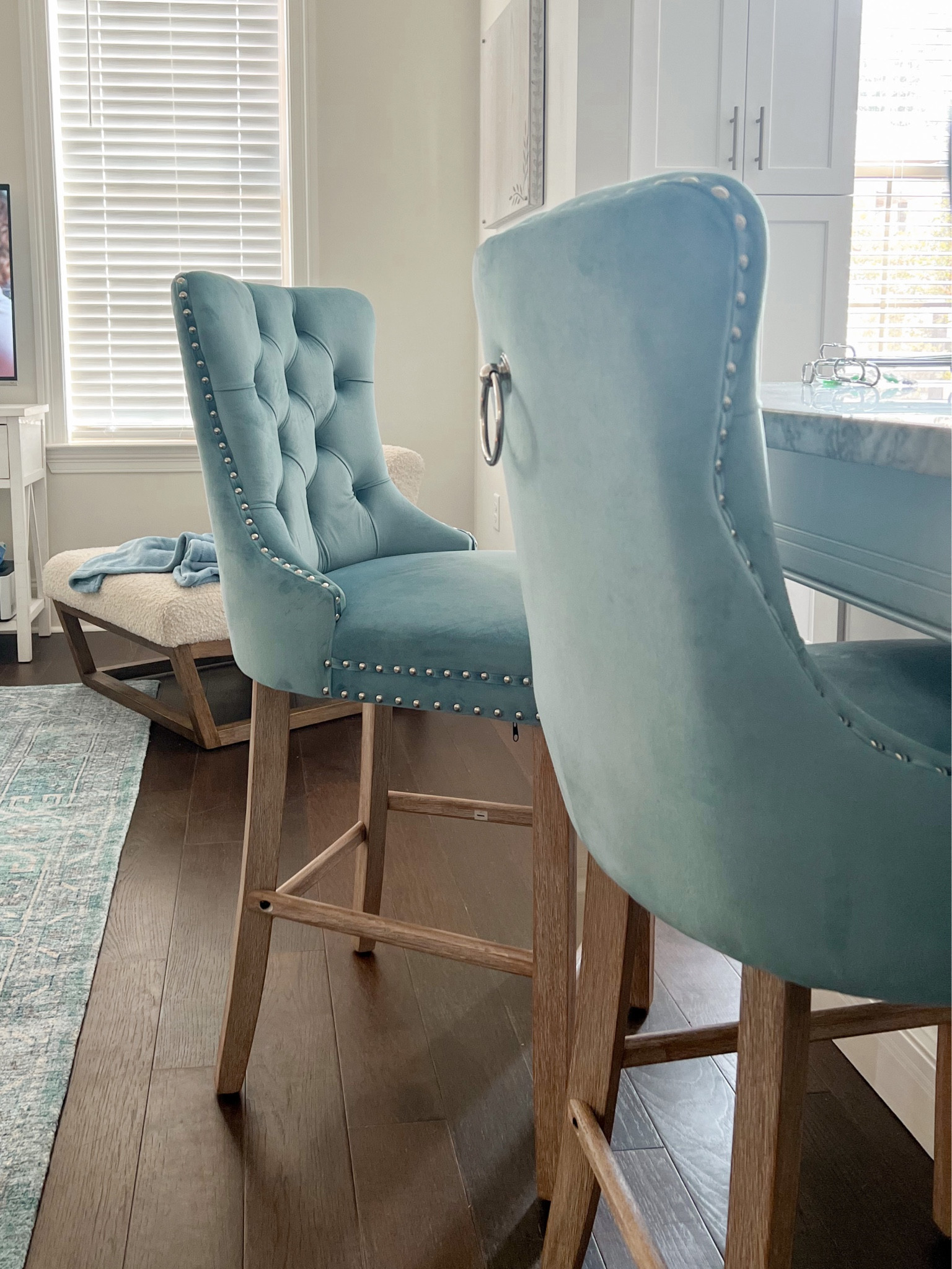 super cute blue barstools, comes in a set of 4 and they are super comfortable!
-
Coastal grandmother home decor, coastal cowboy home decor, blue and white decor, barstools, blue barstools

#LTKFind #LTKhome