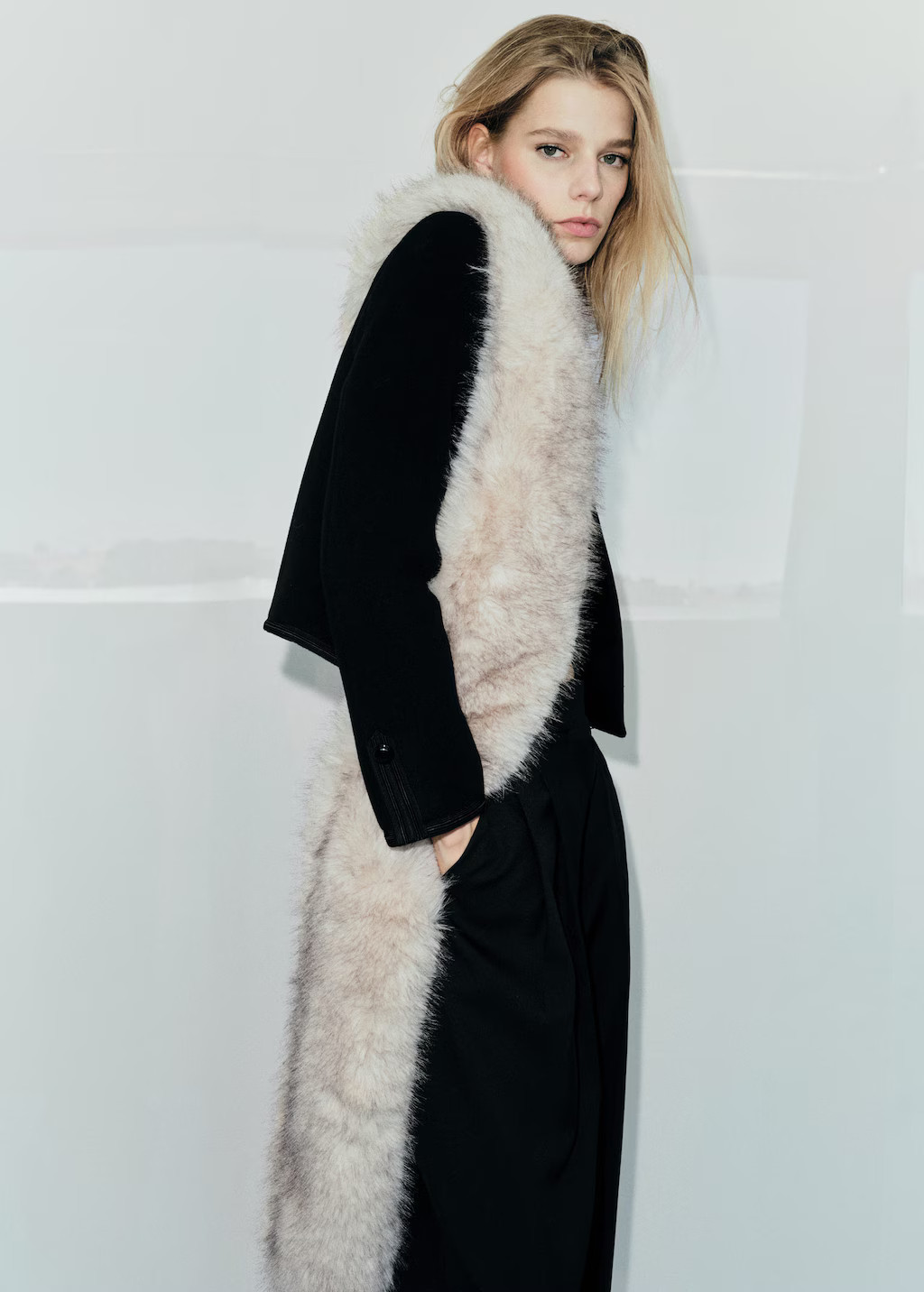 Faux-fur scarf beige - Woman - One size - MANGO | Mango (US/MX/AU)