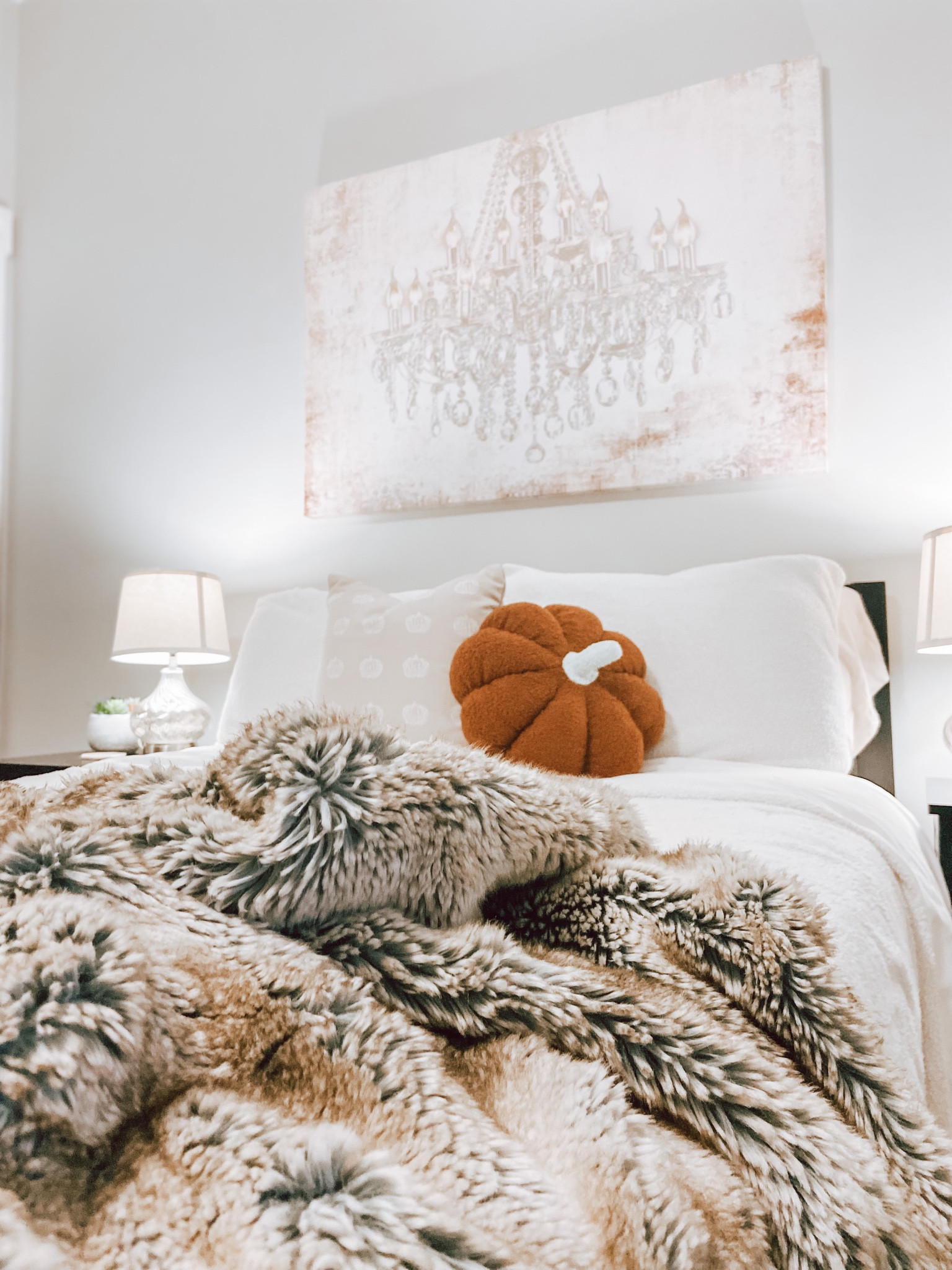 my favorite cozy bedding is back for the season & guess what?! it’s still available to shop too! 

#LTKHoliday #LTKhome #LTKSeasonal