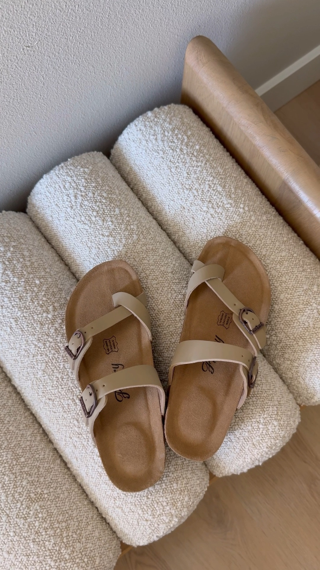 Comfortable and cute spring and summer shoes! 

Summer shoes, look for less, slip on 