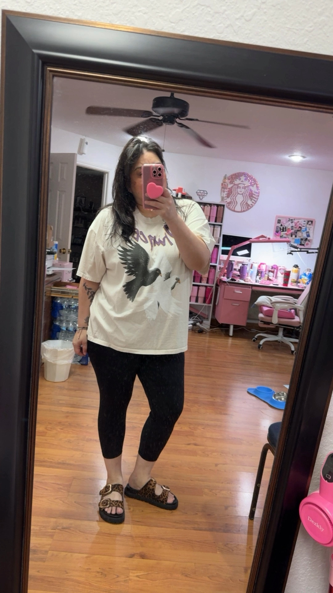 It’s legging week! It seems my monthly went from every 28days, my entire life…. to every 3 weeks then every 2 weeks back to 3 weeks and now we are at 6 weeks. When will it end and this is just in the past 2 years. 

So today and probably all week I’ll be on legging duty with an oversized tee and daydreamerla has my name written all over it. Do my shoes match NO! But Prince and animal print are perfect for me lol. Wear what makes you comfy week. Aerie leggings are nice and buttery! 