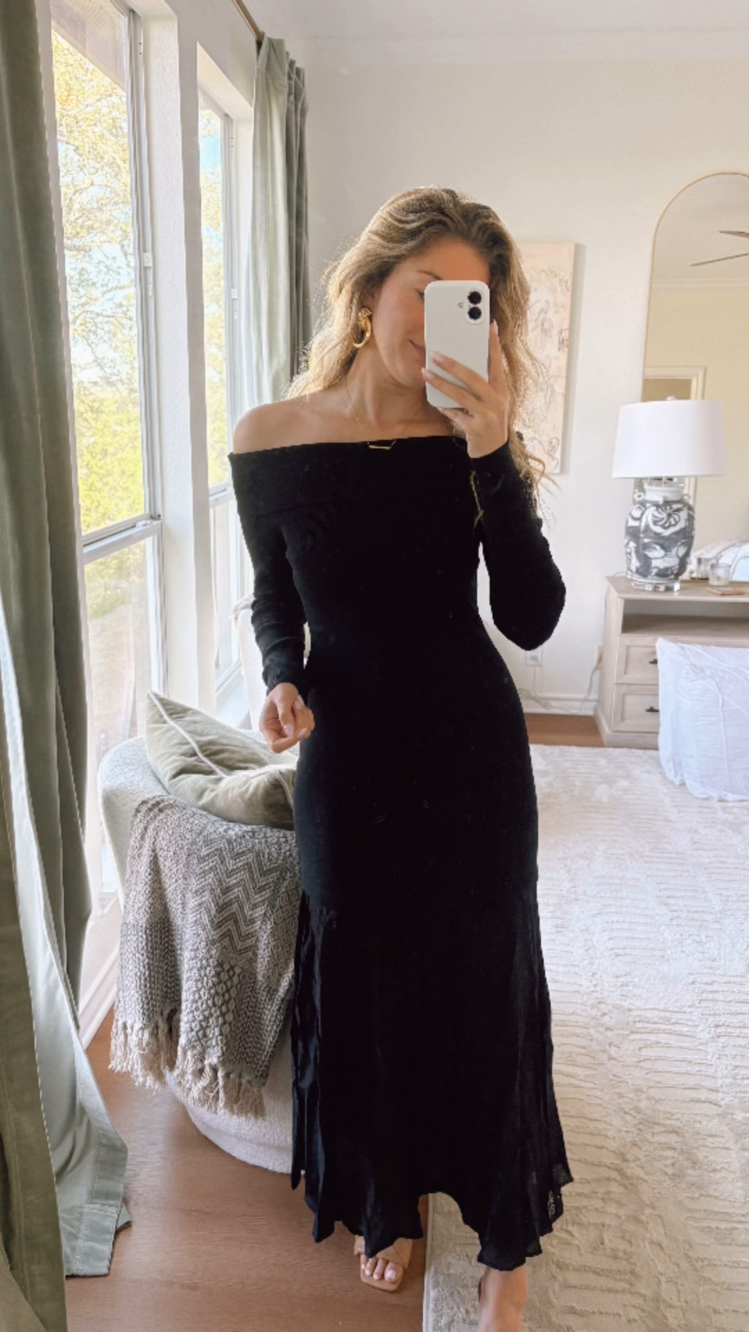 Little black dress 

#LTKSaleAlert #LTKPetite #LTKWedding