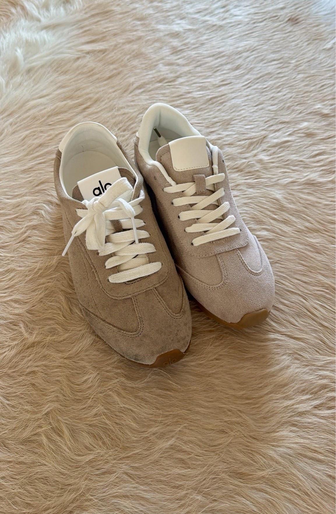 👟Alo Look For Less

#LTKActive #LTKOver40 #LTKTravel