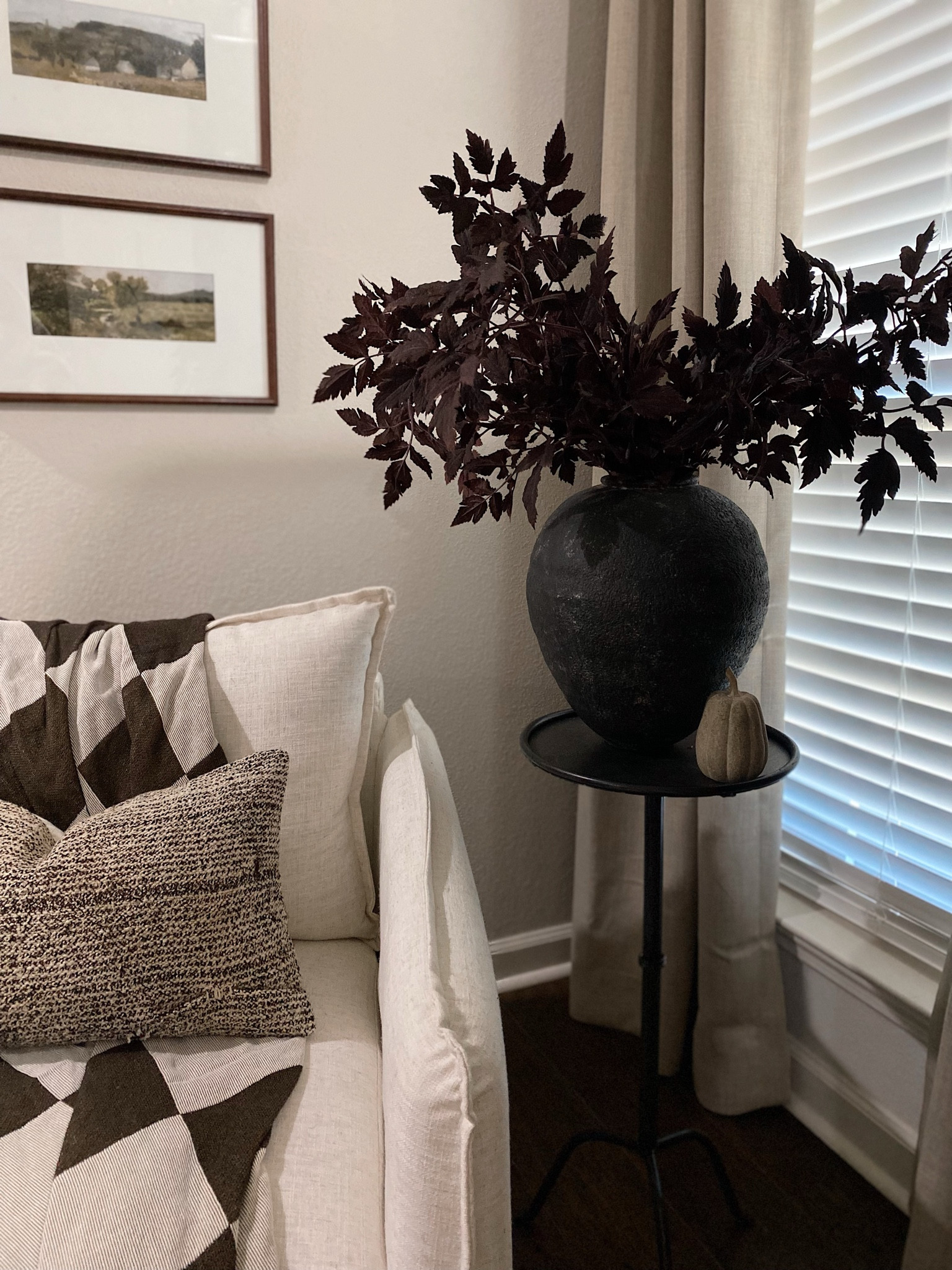 Fall decor | Fall finds | home decor | home inspo | transitional design |interior design | curated home | curated interiors

#LTKHome #LTKFindsUnder50 #LTKSeasonal