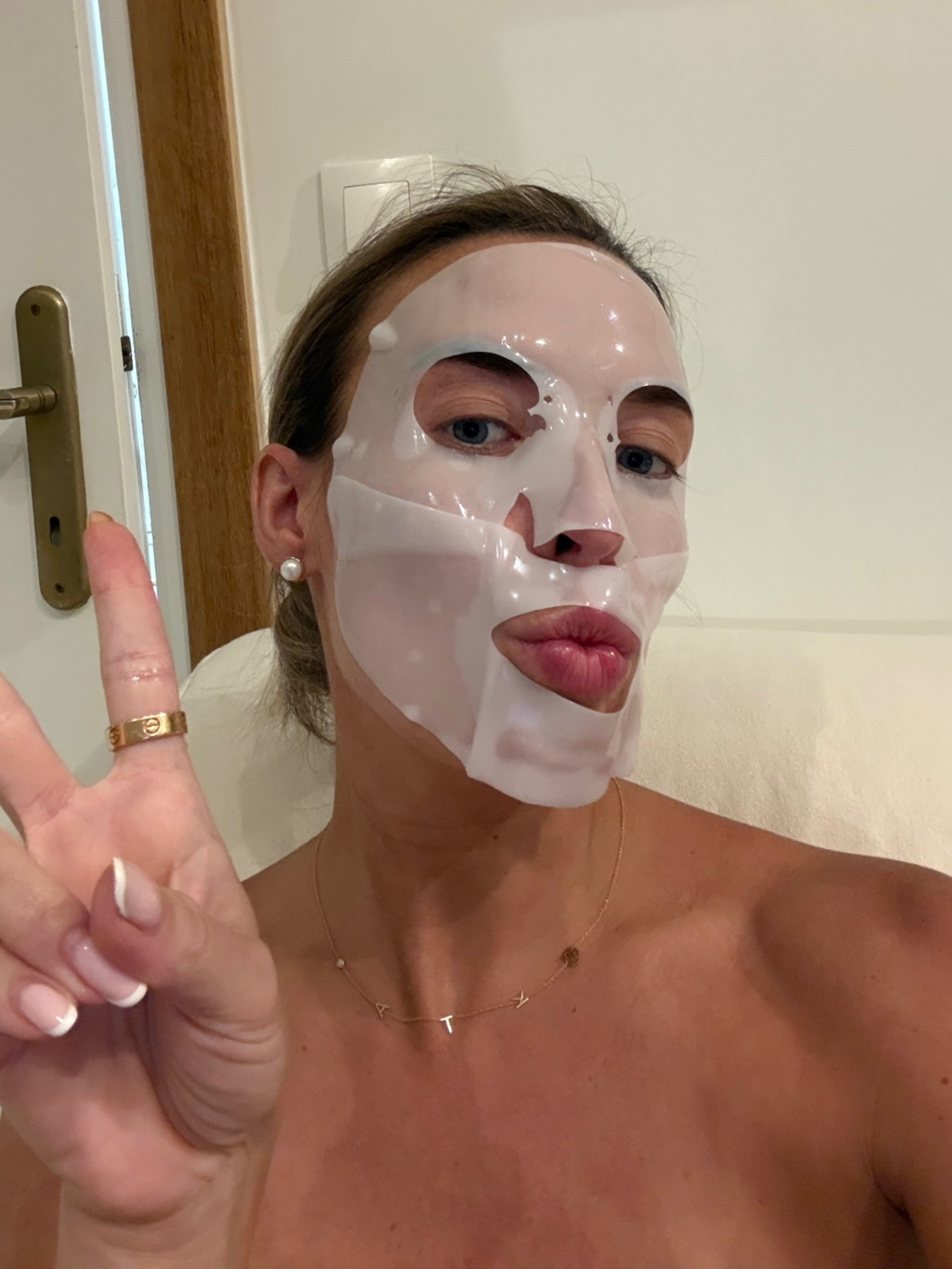 The only hydration mask I swear by 🧖🏼‍♀️ 

#hydrationmask #facemask #loreal #glassskin

#LTKsummer #LTKbeauty #LTKgiftguide