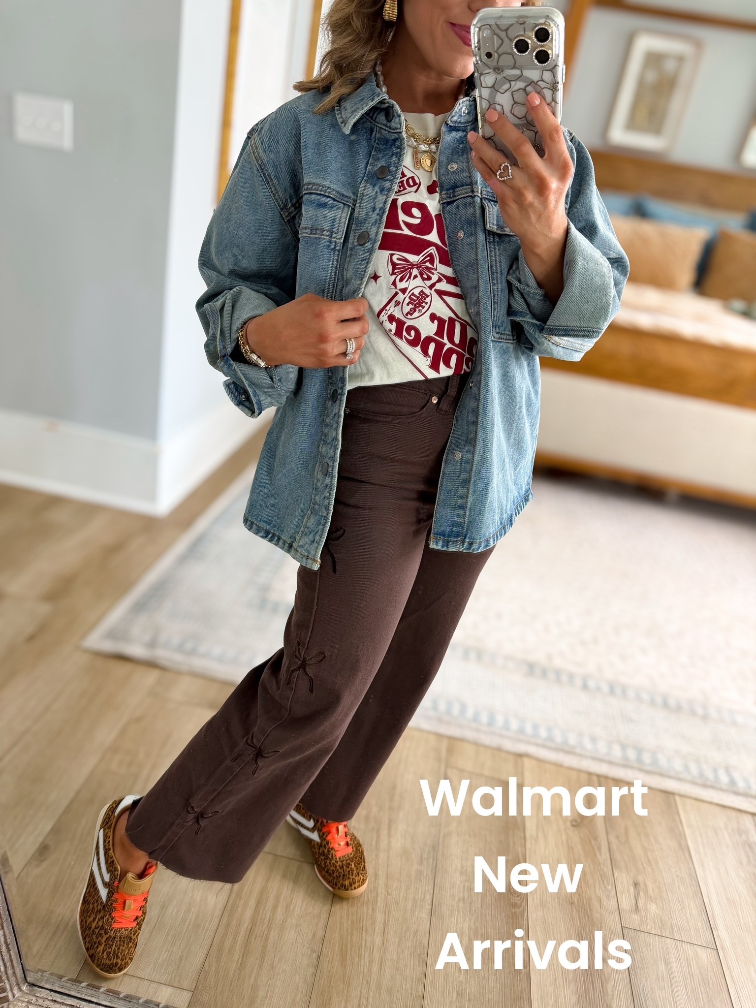 This $7 Walmart Dr Pepper graphic tee may be my favorite new Walmart fashion find! ❤️ The vintage-inspired graphic with the adorable bow detail is so cute, and it’s the perfect tee to wear now with denim shorts and later this fall layered under a cardigan or denim jacket.

I paired it with my favorite denim shorts, a cute crossbody bag, and studded sandals for an easy everyday outfit that’s comfortable, affordable, and perfect for errands, casual weekends, or grabbing lunch with friends.

If you love graphic tees, don’t wait on this one!

#walmart #walmartfashion #graphictee #drpepper #graphicteeoutfit #casualstyle #everydayoutfit #walmartfinds #affordablefashion #momstyle #fallfashion #weekendstyle #denimshorts #styleonabudget #fashionfinds #walmartstyle #newarrivals #outfitinspiration #budgetfriendlyfashion #ootd

#LTKootd #LTKPetite