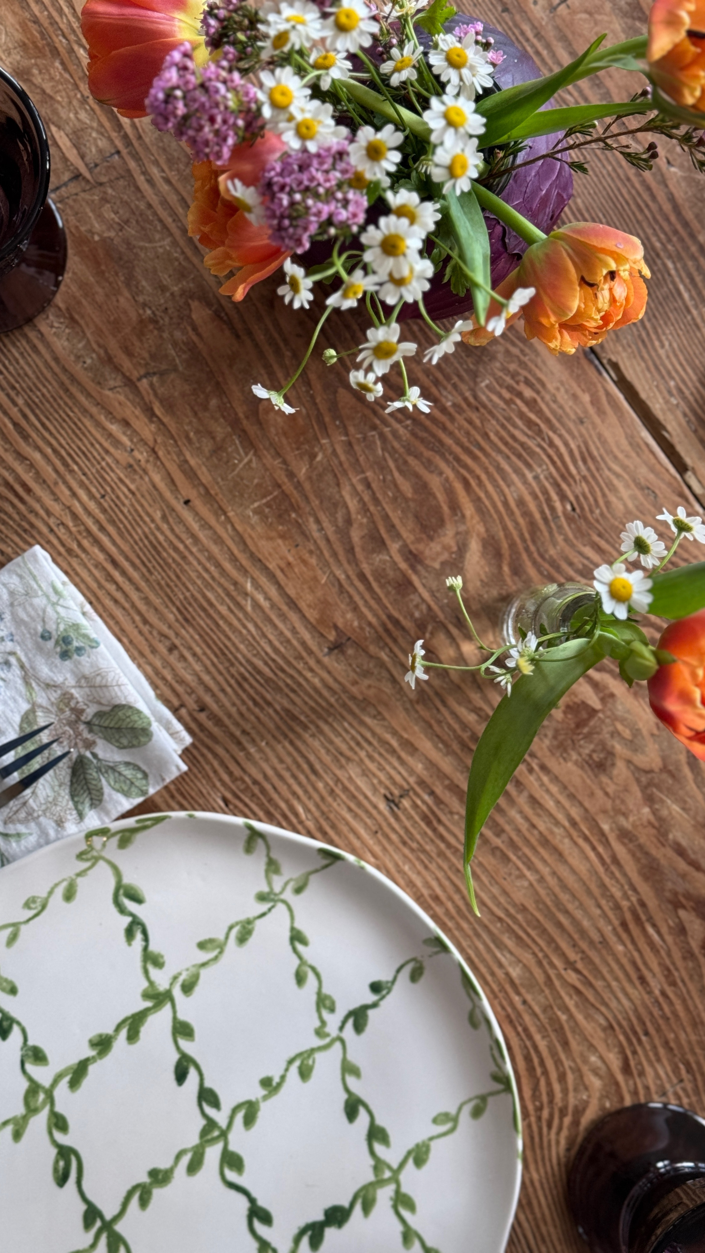 Setting a spring table. 

#LTKSeasonal #LTKHome