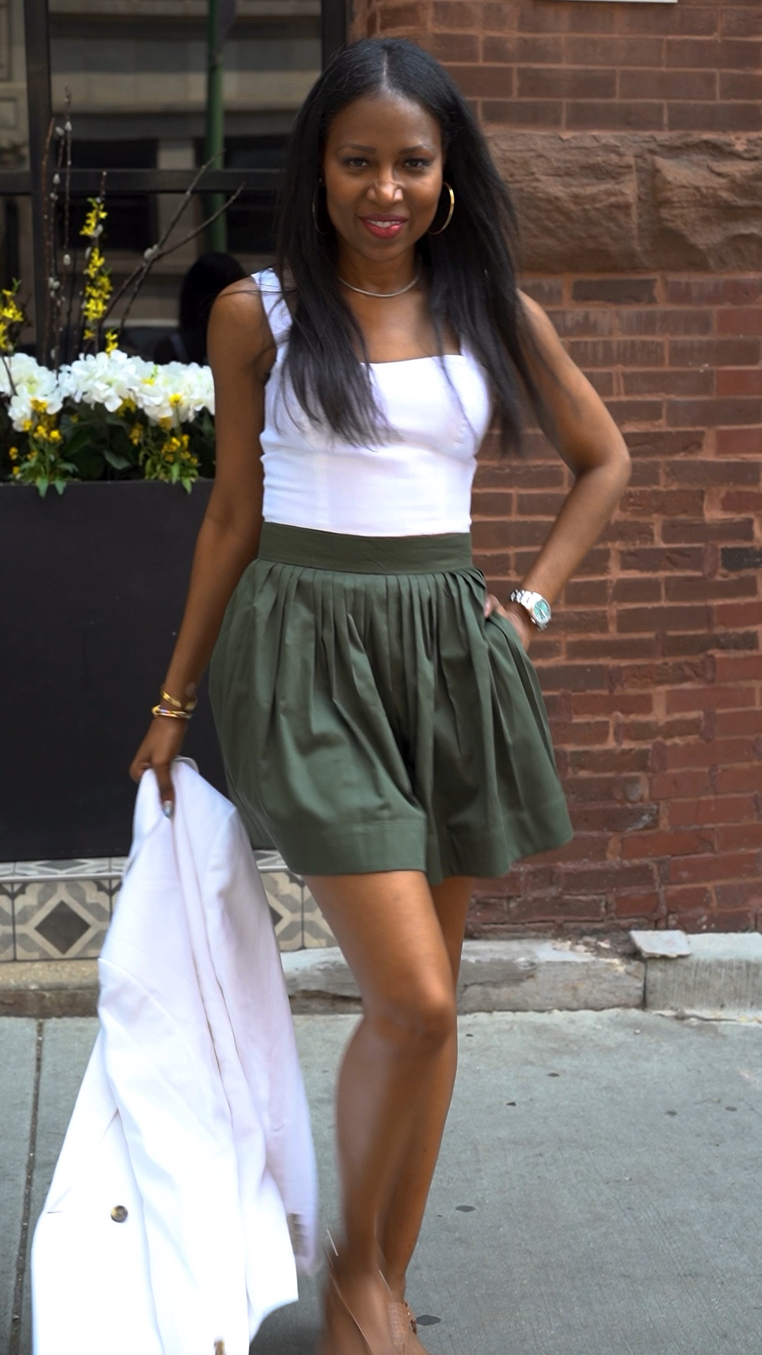 Light Summer Styling!

I’m wearing size 4 in the green shirt and small in the linen bustier and an oversized blazer size 8 from Ann Taylor

#skort #oversizedblazer #sandal #summeroutfit #summerstyle

#LTKFind #LTKworkwear #LTKstyletip