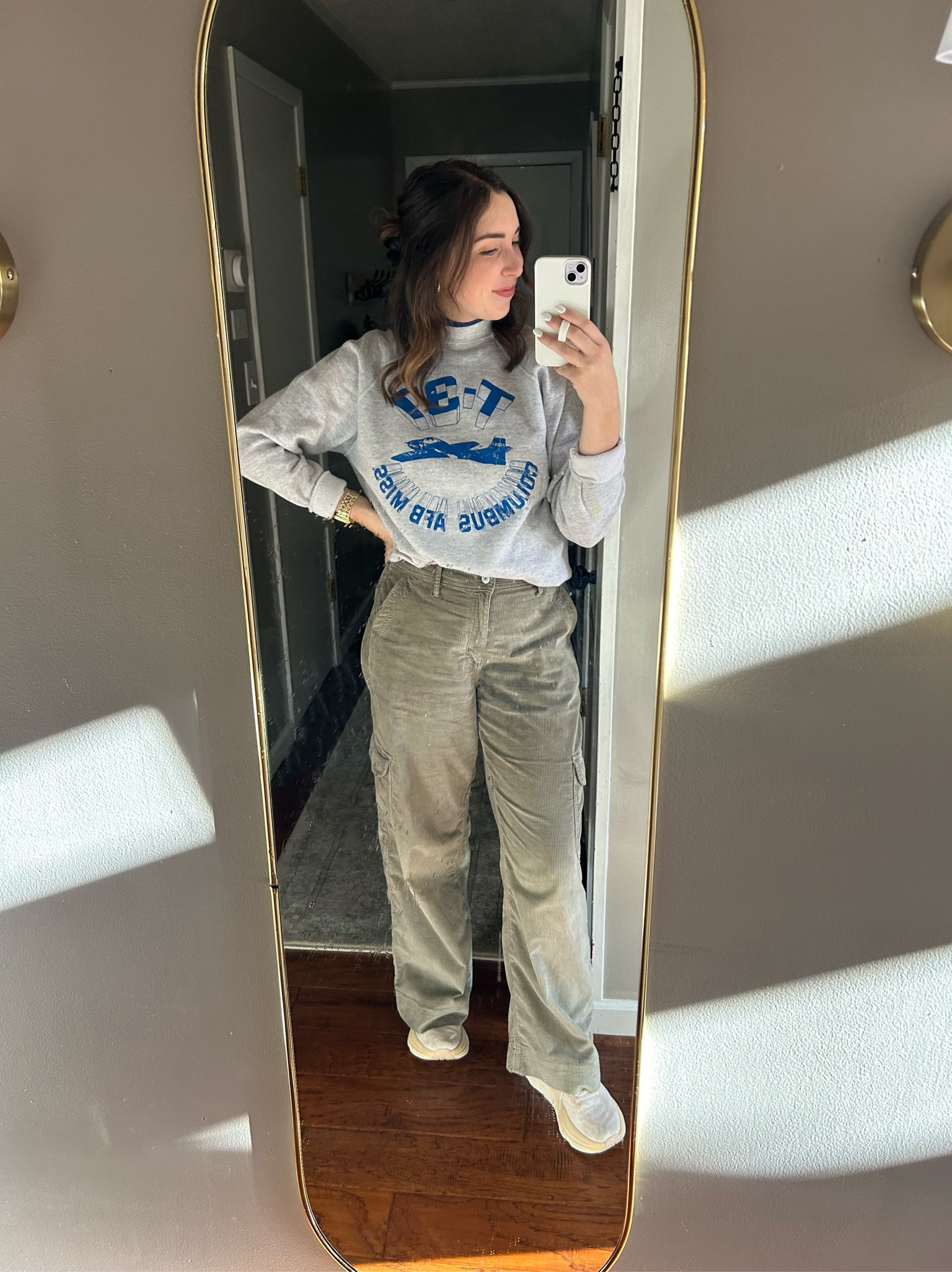 Comfy cold weather cargo pants 💚
American eagle + vintage crew neck 

#LTKsalealert #LTKfindsunder50 #LTKSeasonal