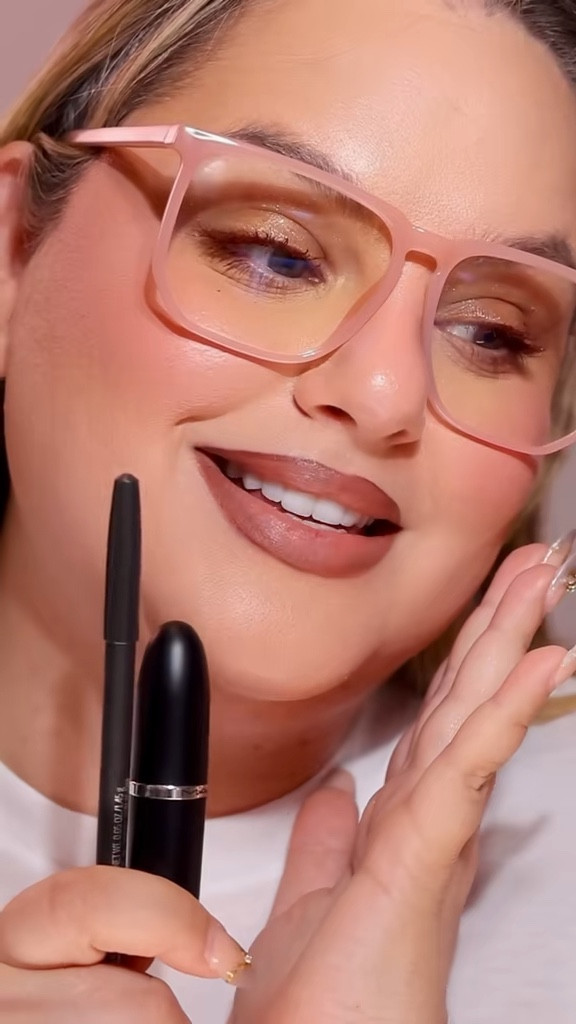 Doja’s lips the trick is here

#LTKFindsUnder50 #LTKGiftGuide #LTKBeauty