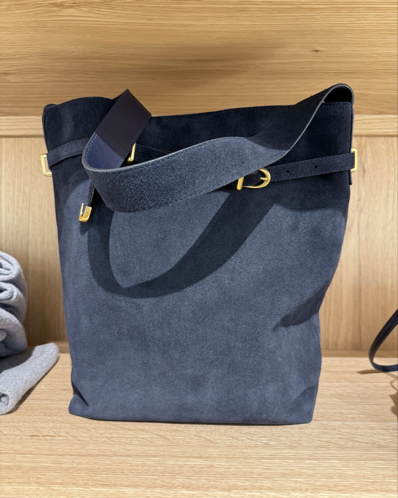 Beautiful suede bags from Madewell I’m loving.



Madewell suede bag, madewell bag, bucket bag 

#LTKWorkwear #LTKSeasonal #LTKOver40
