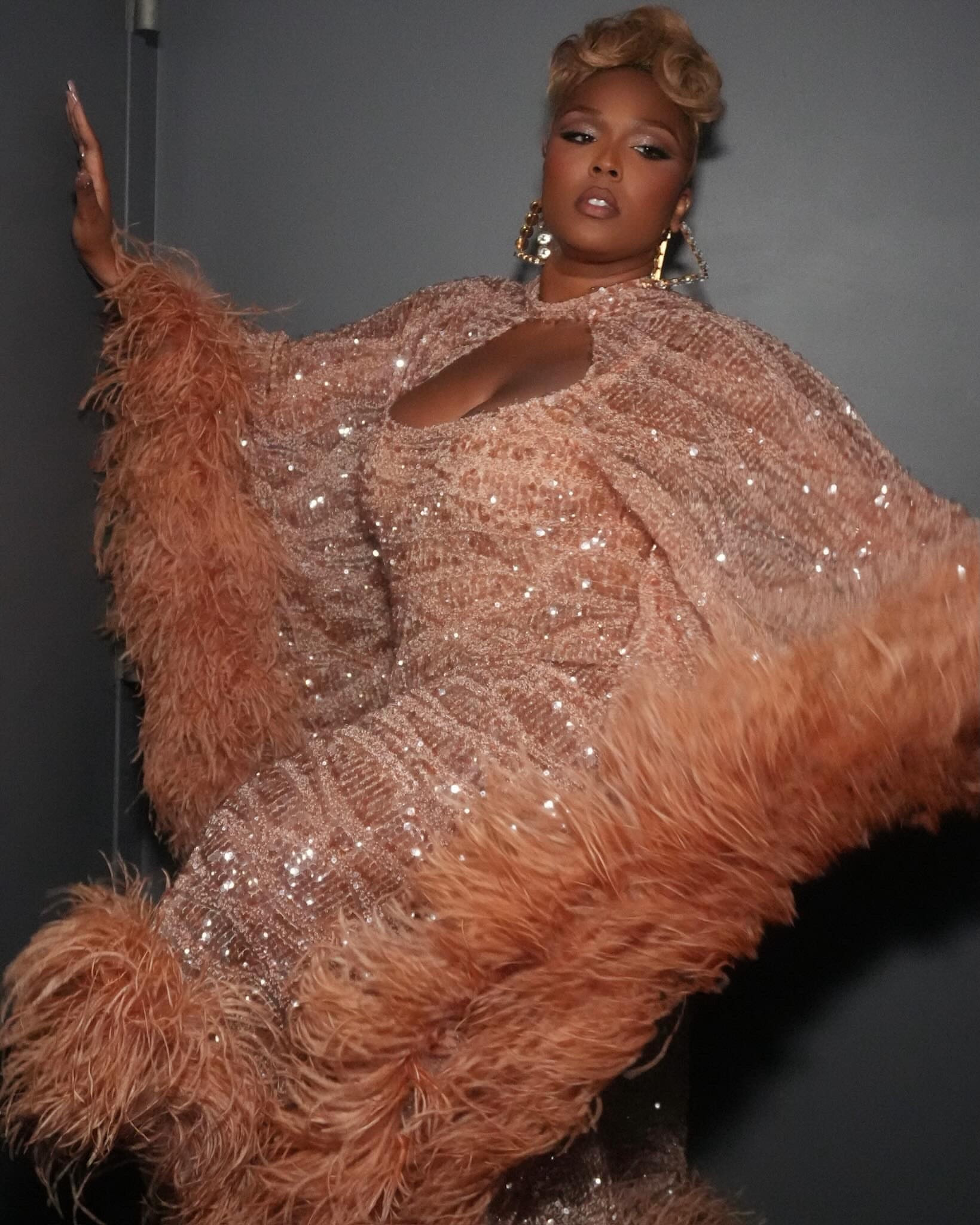 @lizzobeeating wore a $7,055 blush sequin feather-trimmed @tallermarmo Casta Diva Sublime Kaftan, tailored to add a keyhole neckline, for @kevinhart4real’s Roast on @netflix. Hot! Or Hmm..?

🎥 @strongblacklead 

#Lizzo #lizzostyle #lizzofbd #tallermarmo #fashionbombdaily