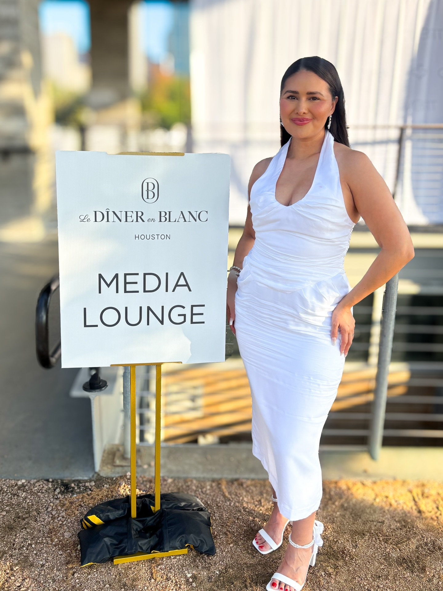 Last night felt like stepping into a scene from a Parisian movie. 🤍✨ I had the honor of being invited to the media room at Dîner en Blanc Houston, one of the world’s most iconic pop-up picnics where thousands gather at a secret location, dressed fully in white, to celebrate food, community, and creativity.

If you’ve never been, Dîner en Blanc is a global tradition where guests bring their own tables, chairs, and gourmet meal, and set up for the most elegant outdoor dinner under the stars. Houston showed up beautifully stunning setups, live music, and such a great atmosphere.

Huge thank you to @muzebrandmgmt for coordinating an amazing event and for inviting me out. I had such a great time and already can’t wait for next year. Video recap coming soon!🤍🍾✨

#houstonevents #dinerblanc #houstonlifestyle #houstoninfluencer #nightout