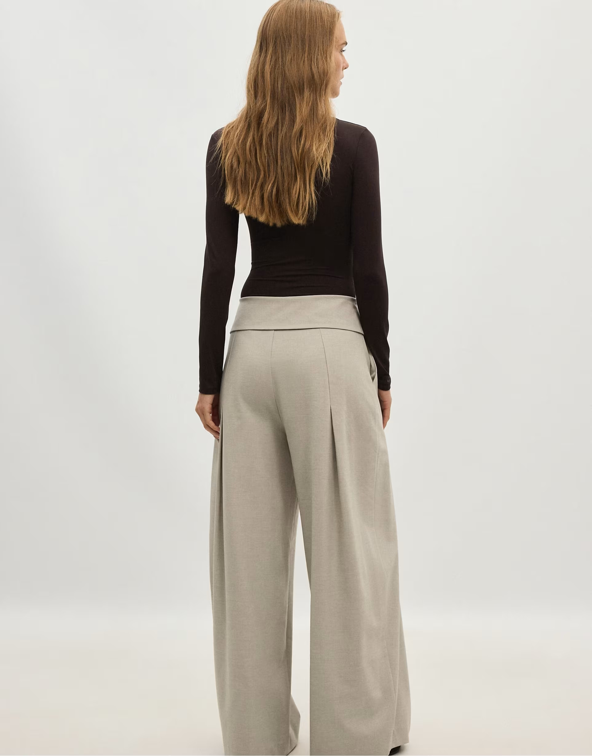 Stradivarius Wide-leg trousers with turned-up waistband in beige | ASOS (Global)