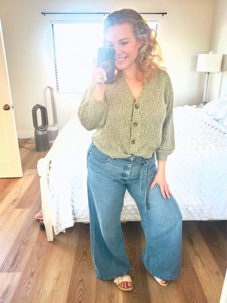 30% off Emma’s adorable Spring outfit today from LOFT ✨🤍 

Her cardigan comes in 5 color options, and all sizes from
XXS-XXL are available. It fits TTS, Emma is wearing a size L. Under $50 on sale right now! Shes wearing the military green color. 

Her soft palazzo jeans are so flattering and adorable on her curvy figure - under $65 on sale right now. 

Affordable jeans, curvy jeans, midsize jeans, palazzo pants, curvy pants, plus size 

Rounded up below! 


#LTKmidsize #LTKfindsunder50 #LTKsalealert