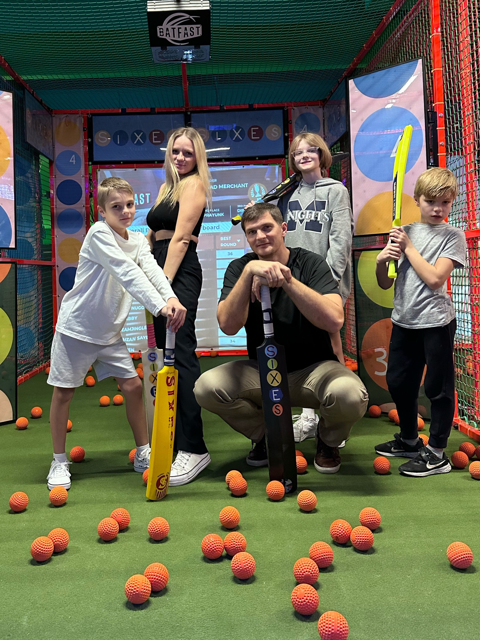 Family activities 
Casual family activities outfits 
AF Abercrombie tailored pants
VICI black crop top
Converse sneakers
H&M purse bag