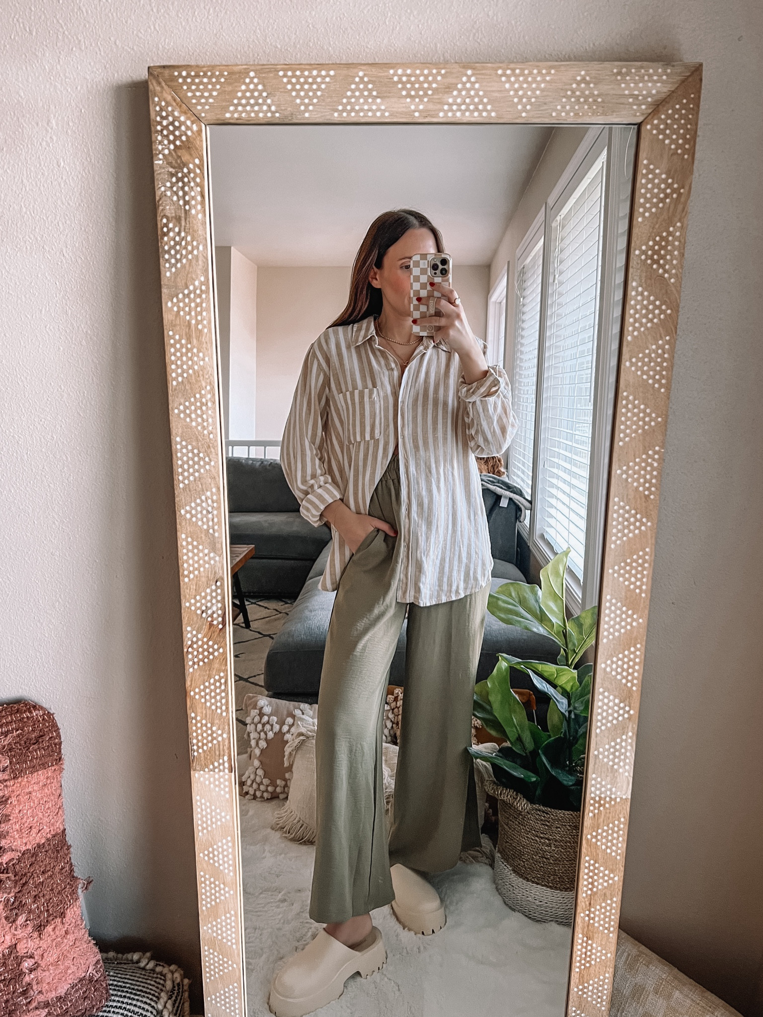 Teacher Outfit idea 🍎 wearing a small button down and small pants

Teacher style | classroom outfit | spring style | classroom style | what to wear | teacher outfit idea | teacher Tuesday | target style | amazon finds


#LTKstyletip #LTKfindsunder50