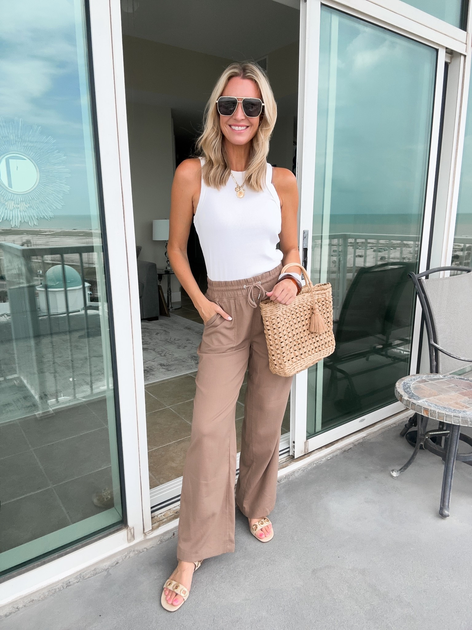 Vacation outfit
Pants
Tank top
Sandals
Summer outfit