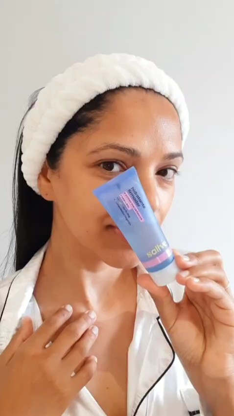 A Sallve é minha marca queridinha, e lógico que eu usaria este hidratante firmador, gosto de usá-lo a noite antes de dormir, assim obtendo um resultado melhor, sinto minha pele macia e sedosa, amo! ❤#skincare #cuidadoscomapele #sallve #hidratante

#LTKbrasil #LTKbeauty