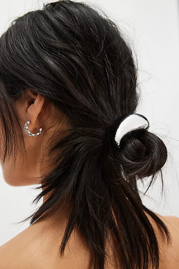 Bracelet Manchette Longtime Jumbo Pony par Free People en Silver, pour femme | Free People FR