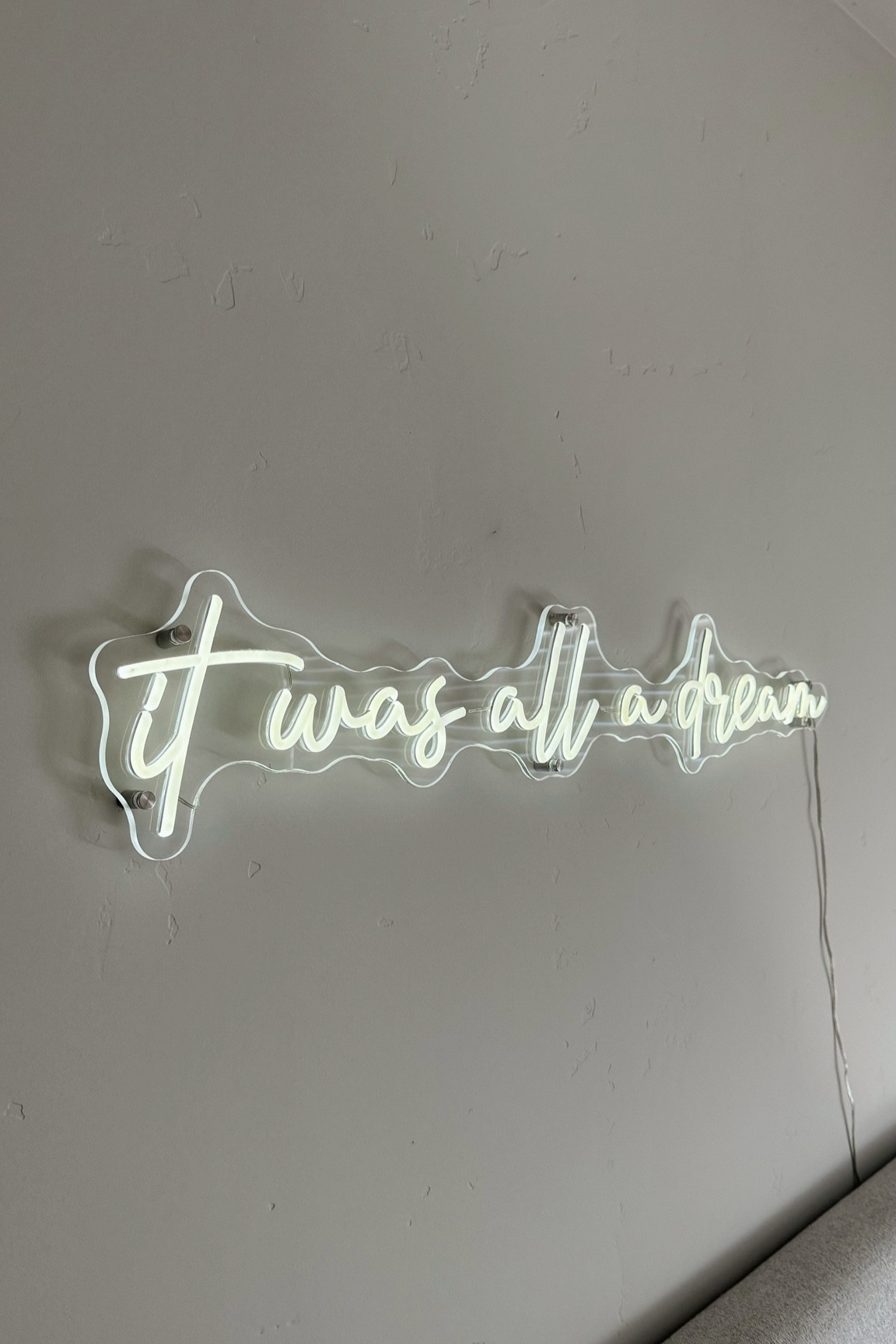 A fun way to bring life to any room is by adding a neon sign! I love this one 👈🏻 because it’s just the right size to fit boldly over a queen or king size bedframe. It’s so fun and can also be customized! 

home decor, bedroom decor, neon sign, wall art, Etsy, fun interior decor