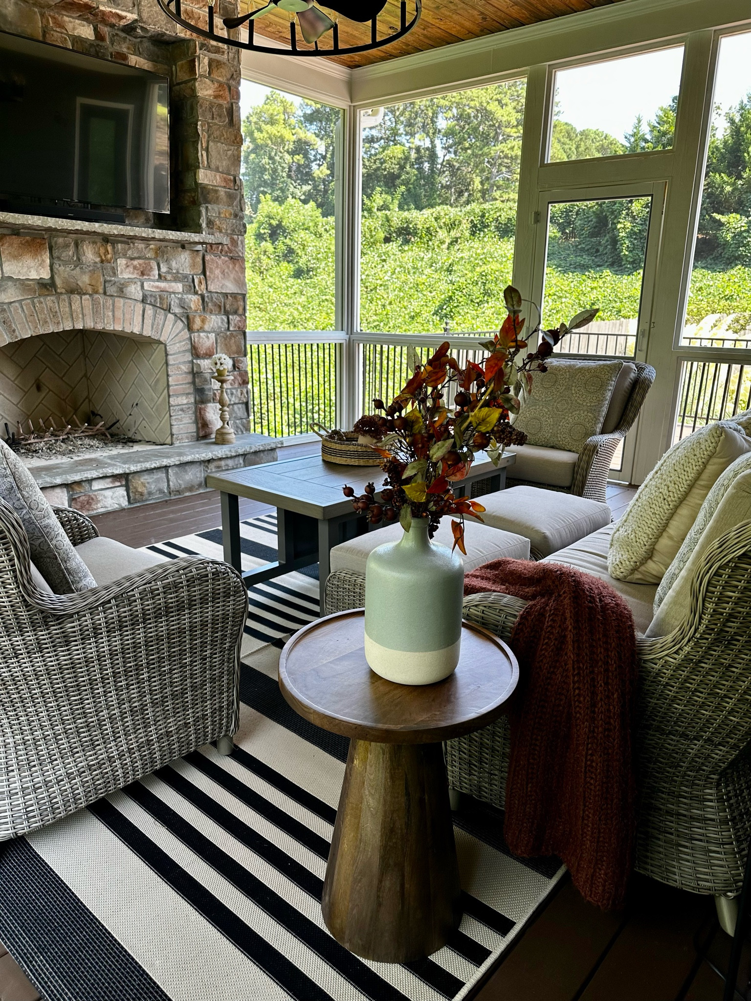 This side table 😍😍

#LTKSeasonal #LTKhome #LTKfamily