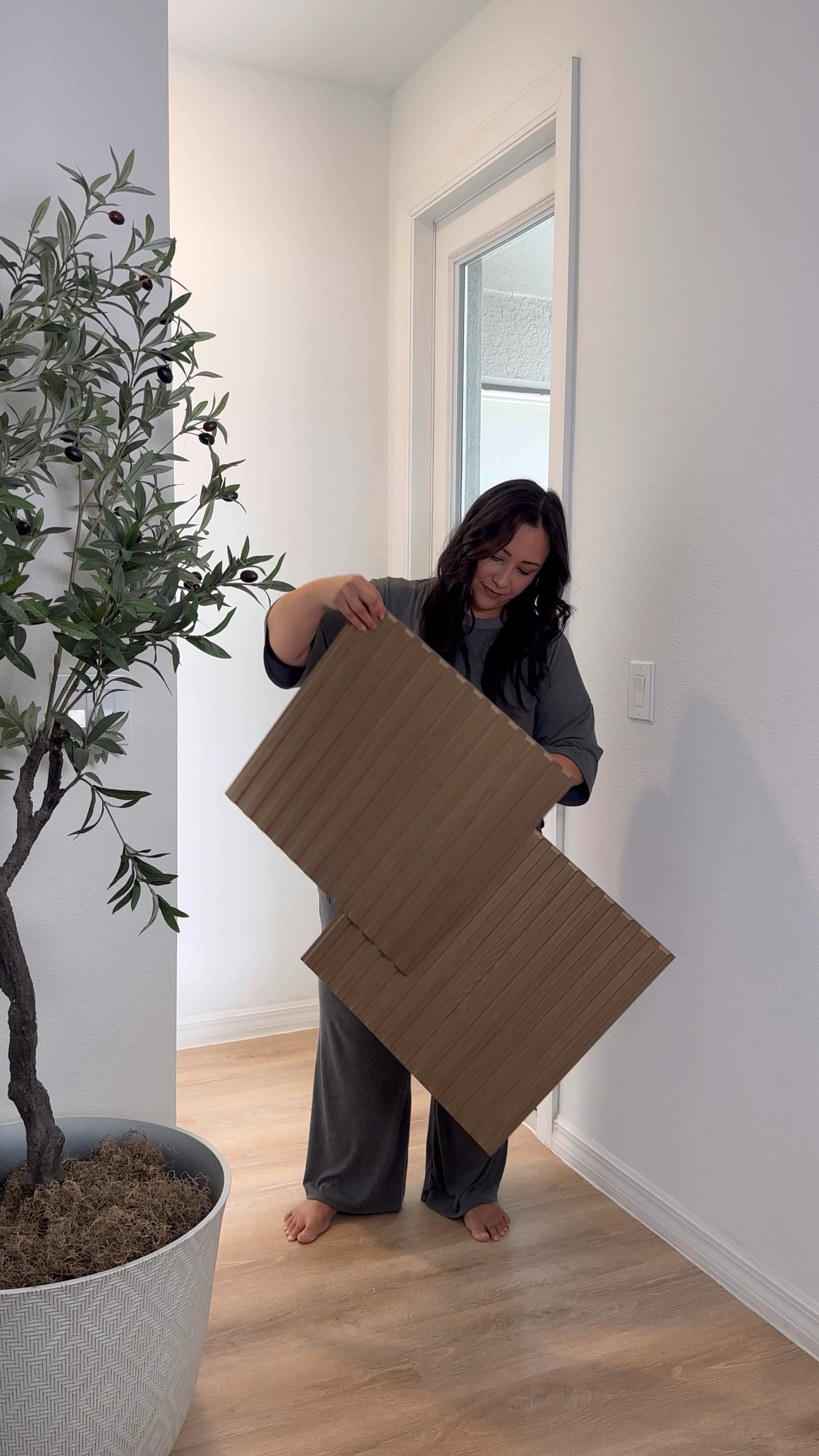 Easy home DIY accent wall with these removable tiles. Get a high end look for less 😍

Home
Home projects
Wall trim
Wall tiles
Peel + stick
Accent wall 
Olive tree
Faux olive tree
Amazon black wall mirror 
Battery wall lights
Rechargeable wall light
Faux Wood slat panels
Art3d Slat Wall Panel
3D Fluted Textured Panel walnut 

#LTKHome