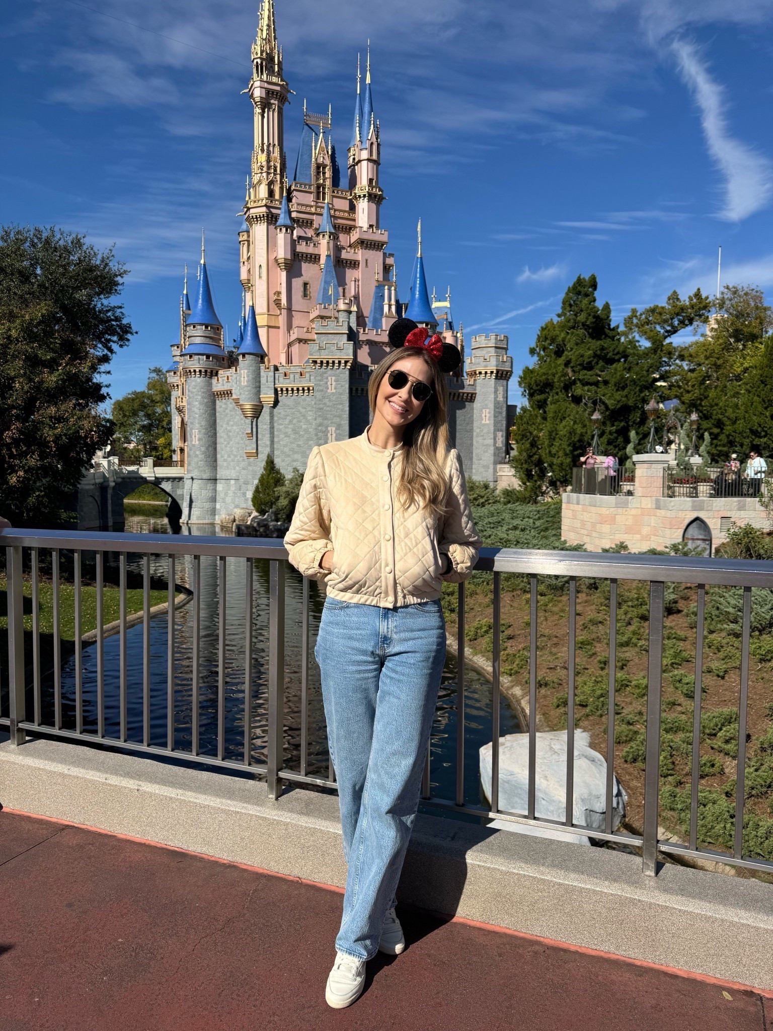 Casual chic outfit i wore at Disney  two weeks ago!
Comfortable and warm, perfect to walk around the whole day. Fits true to size and I’m wearing size small 



#LTKSeasonal #LTKU #LTKootd