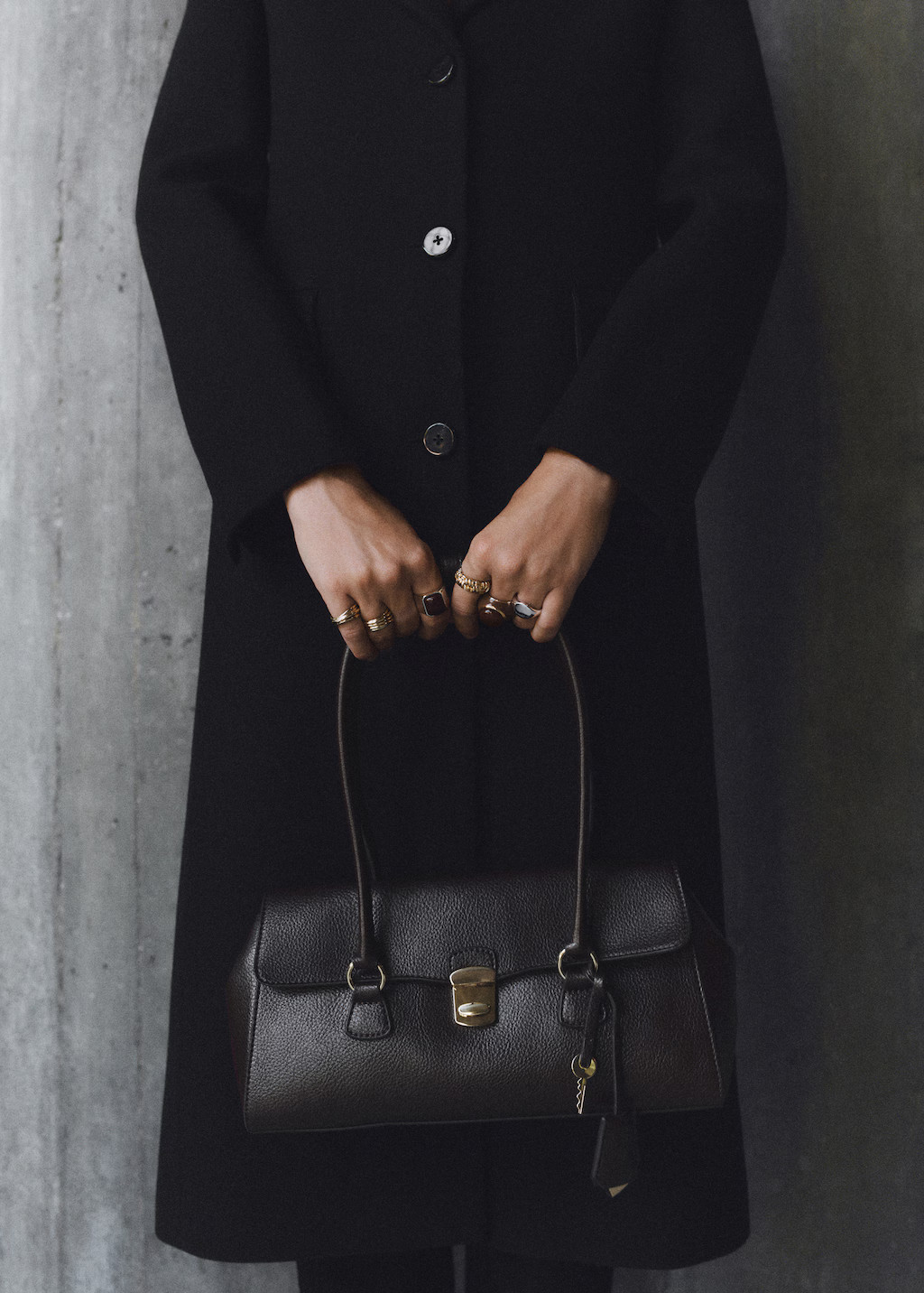 City shoulder bag with flap - Women | MANGO USA | Mango (US/MX/AU)