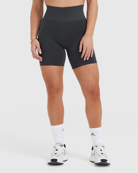 Effortless Seamless Shorts 
 Coal | Oner Active (UK / US)