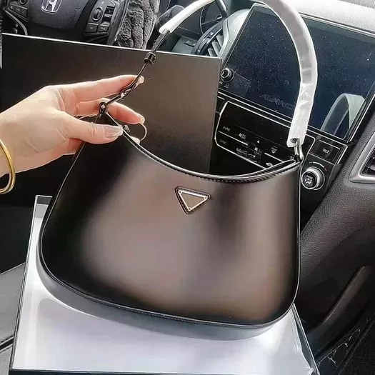 Luxury Oxidizing Leather Pochette Metis Messenger Bag Grained