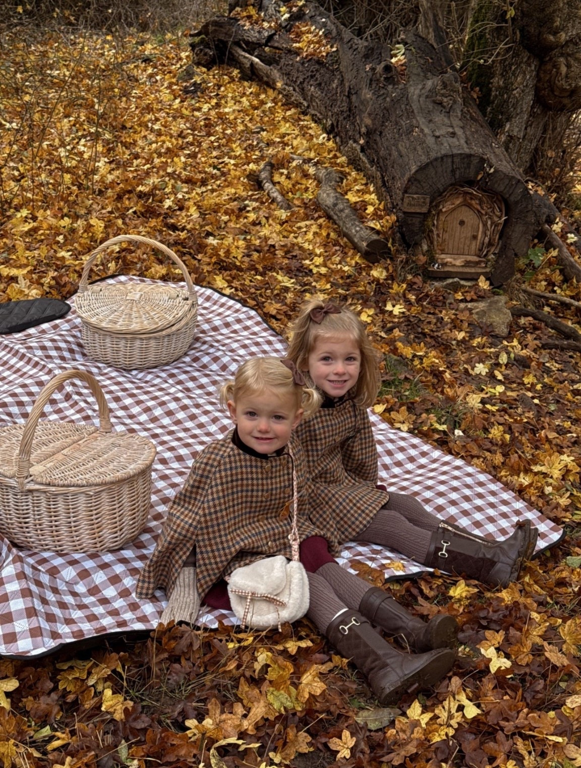 Fairy garden adventures in England!

Toddler outfits, English countryside style, riding boots, picnic blanket, picnic idea for kids, matching toddler girl outfits, little girl coats, little girl fall outfit 



#LTKFindsUnder100 #LTKTravel #LTKKids