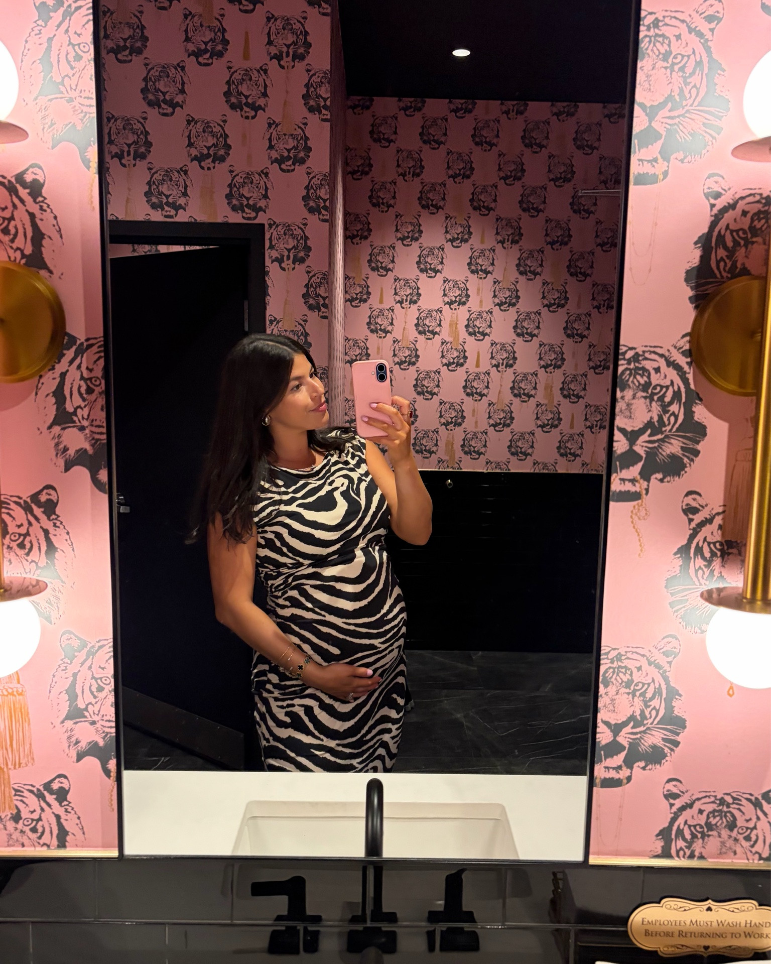 I got size large and it fits perfect for a non maternity maternity outfit 


#zebraprint #h&m #maternity #maternitydress #weddingguestdress #lookforless #springoutfit #bump

#LTKBump #LTKdayinmylife #LTKMothersDay