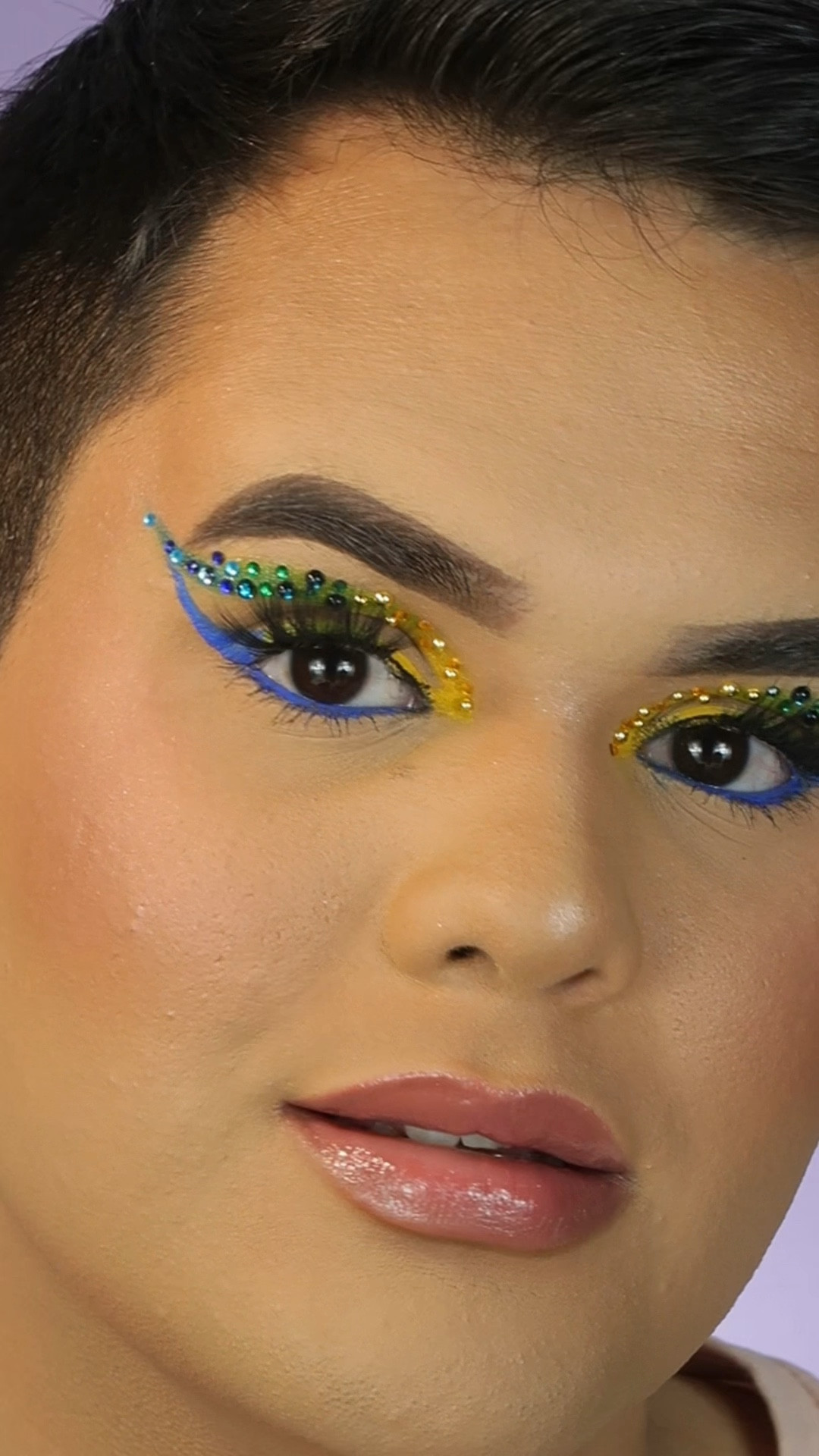 tutorial pra comemorar o jogo de hoje (quase não véi aí em 🗣️) usei 3 cores de #BTVelvet, a Yellow, Pistachio e Royal 💛💚💙 #makeup

#LTKbeauty