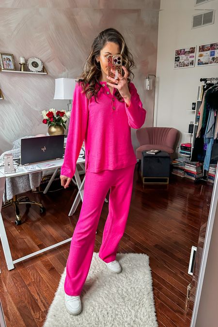 Comfy Valentine’s Day outfit idea // pink matching set // amazon fashion find // 💗

#LTKtravel #LTKSeasonal #LTKunder50
