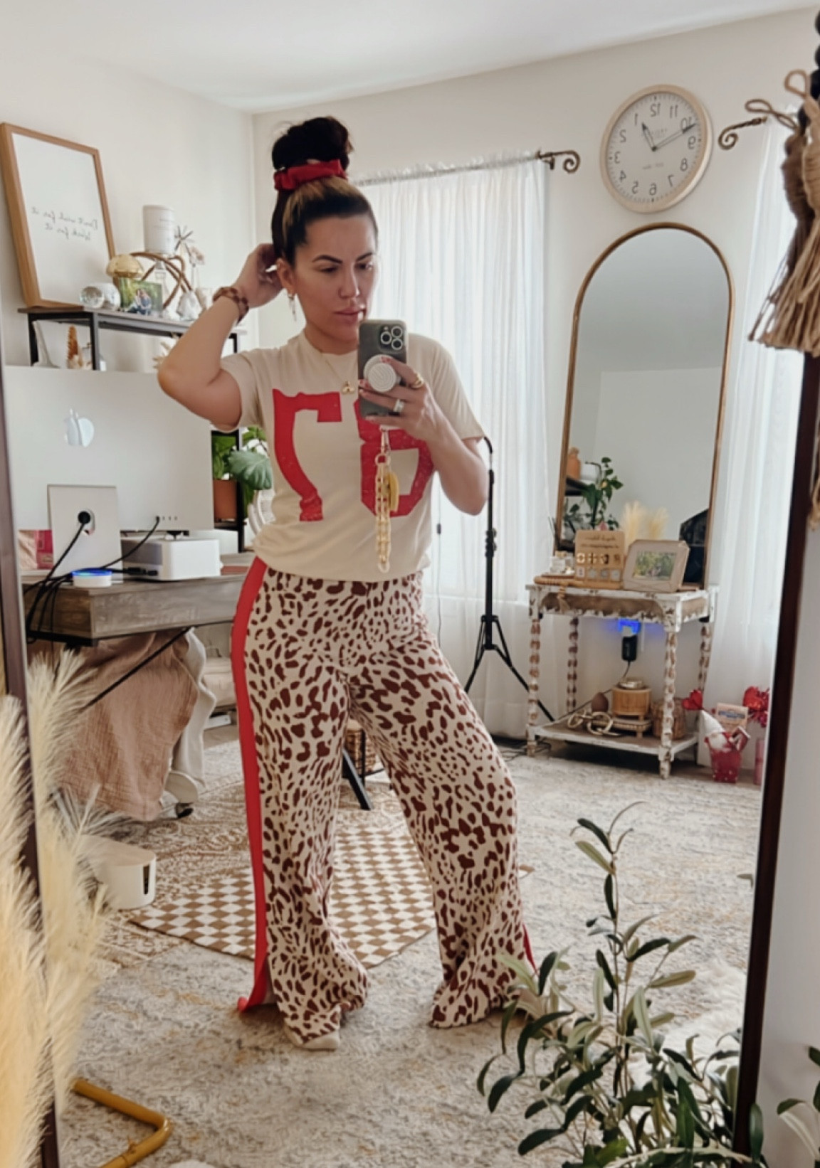 Wearing size XS tee and size small in the pants. FYI the pants do run a size small in the waist! 

#LTKActive #LTKStyleTip #LTKPetite