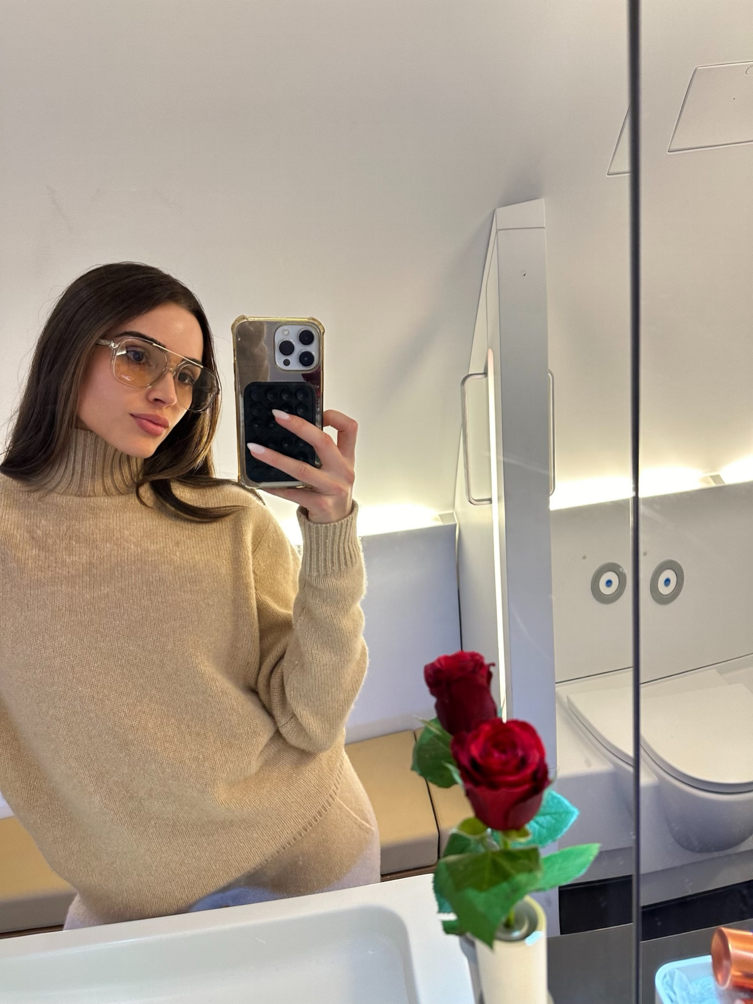 Current favorite sunglasses. Linked my top in white and pants in beige 🤍