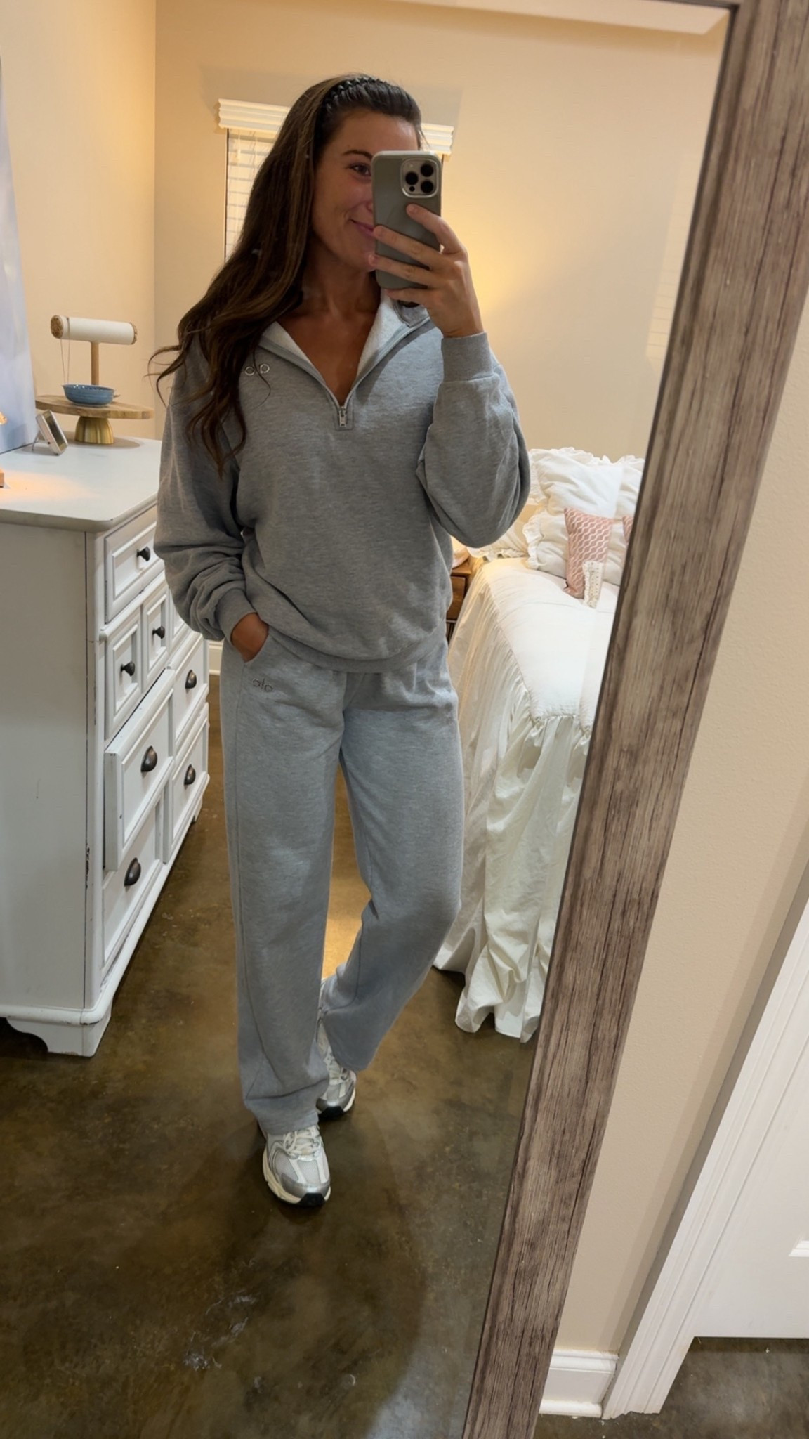 Wearing the athletic gray color! Small in half zip pullover (could have gone up to medium too) and small sweatpants (I’m usually a medium in most things that’s not Alo but small worked good for me in these)! 