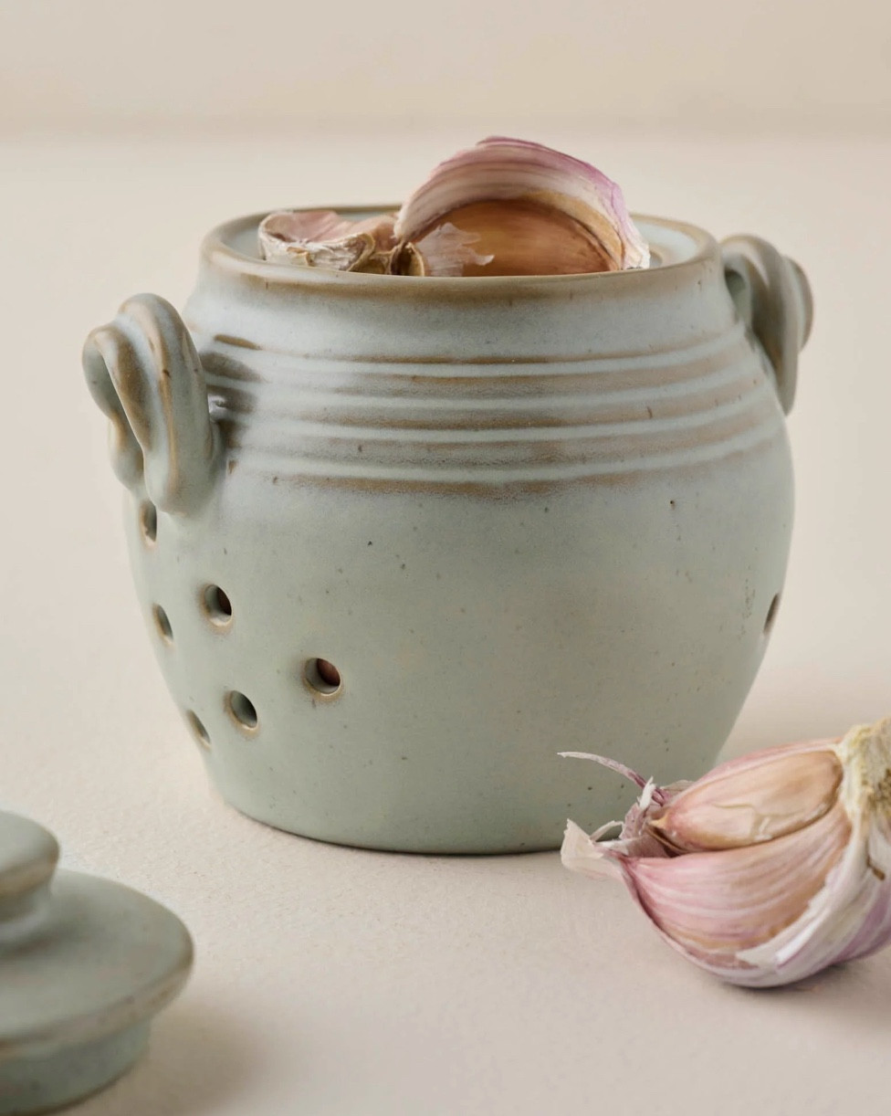 GARLIC KEEPER
in French white and also French gray!
I didn’t know such a thing existed but now I think I need!!! On sale too!!!