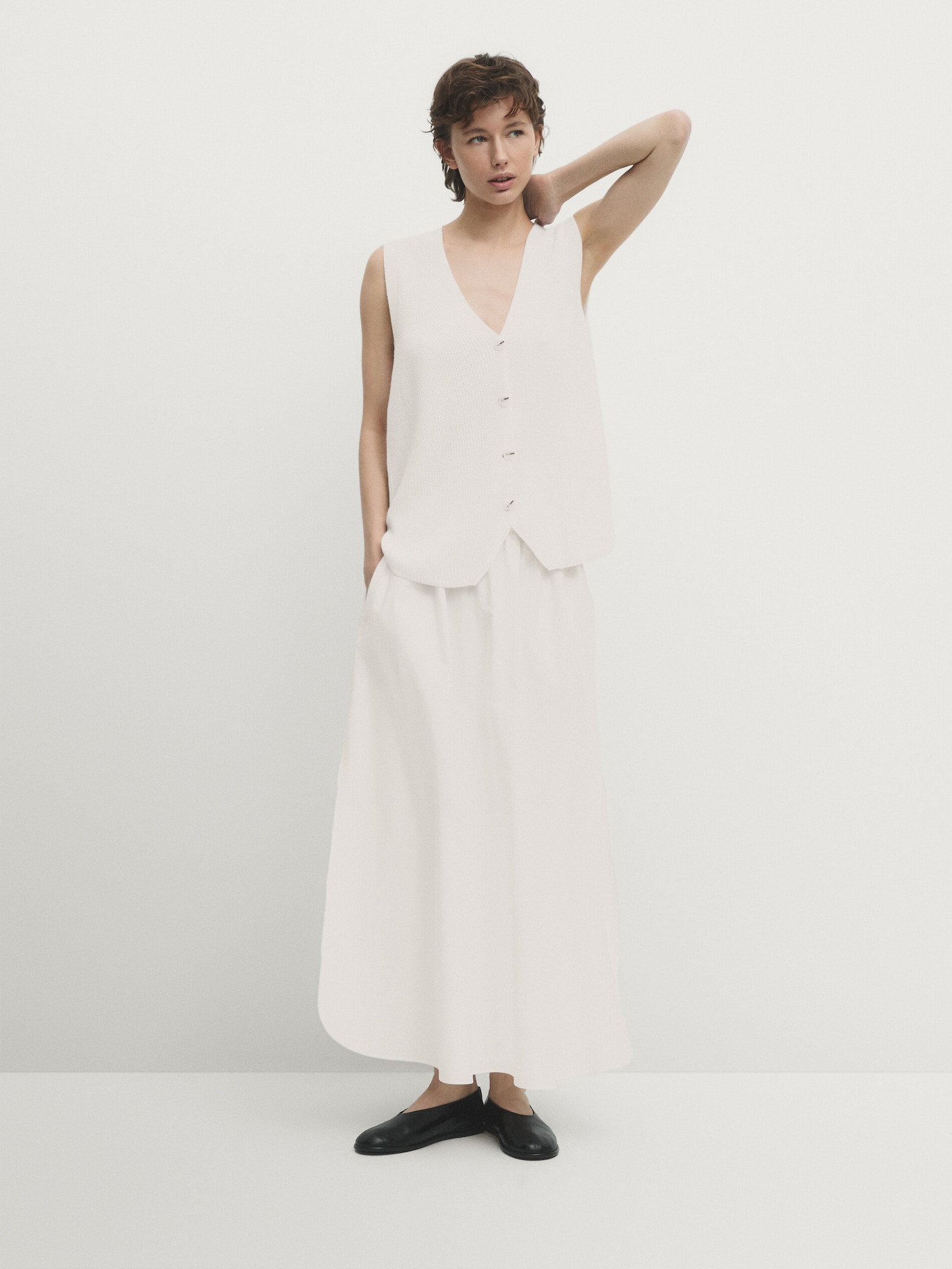 Buttoned knit vest | Massimo Dutti UK