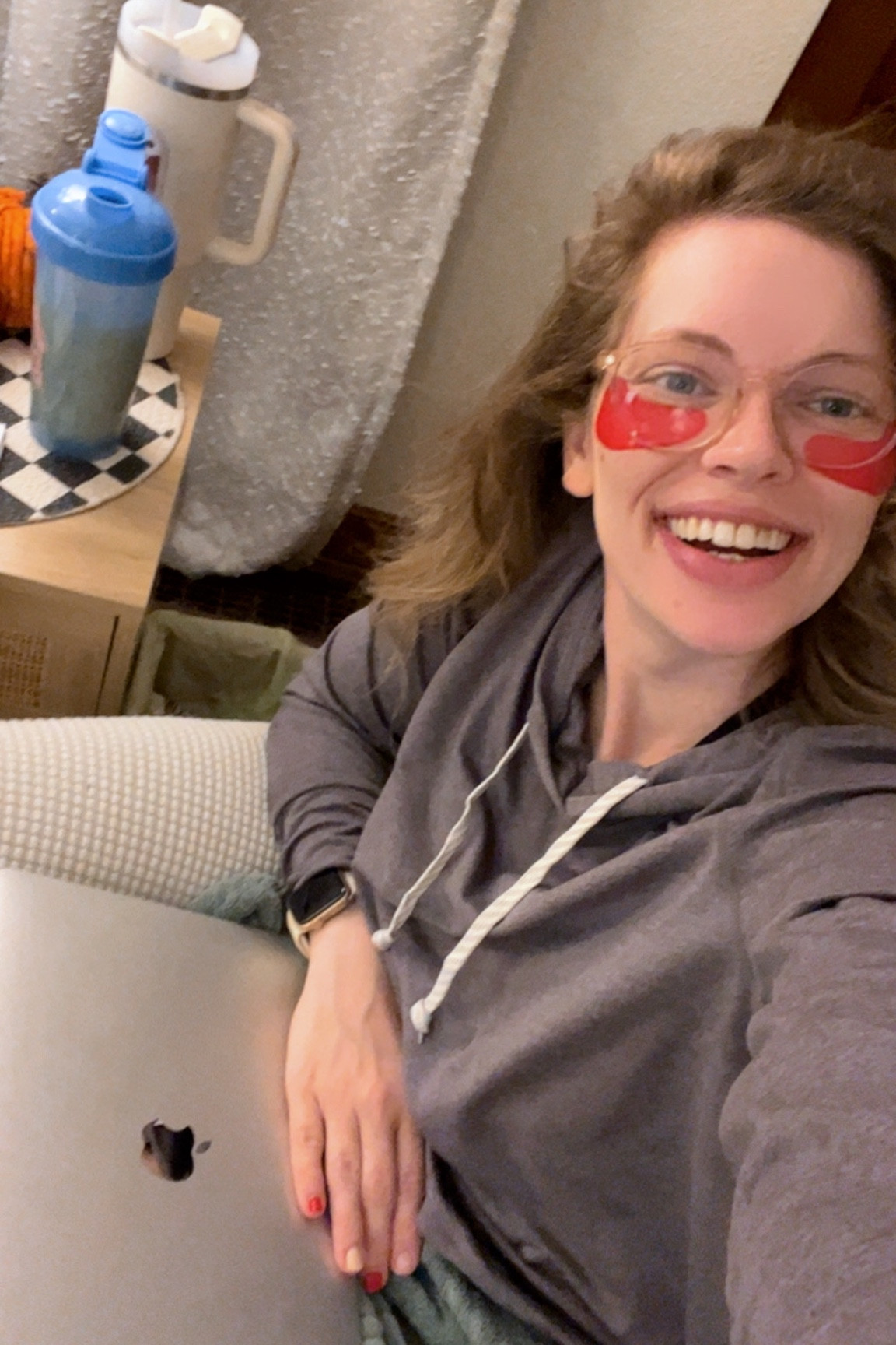 Work session this morning and of course wore my eye patches to wake my eyes up and myself up 😍