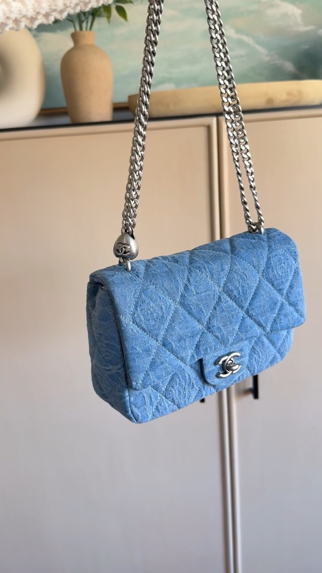 Chanel denim bag (look for less)
Color:#1-small-21x14 cm

Took about 3-4 weeks to arrive! It’s AMAZING quality! 🙌🏻💙

#LTKFindsUnder100 #LTKStyleTip #LTKItBag