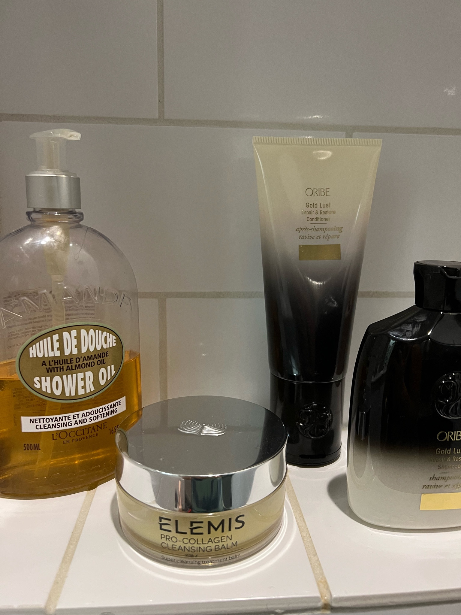 Shower holy grails. 

Beauty gift guide
Luxury beauty 
Gifts under 50

Shampoo: oribe gold lust 
Conditioner: oribe gold lust 
Body wash: loccitane 
Face balm: elemis 

#LTKbeauty #LTKGiftGuide #LTKunder50