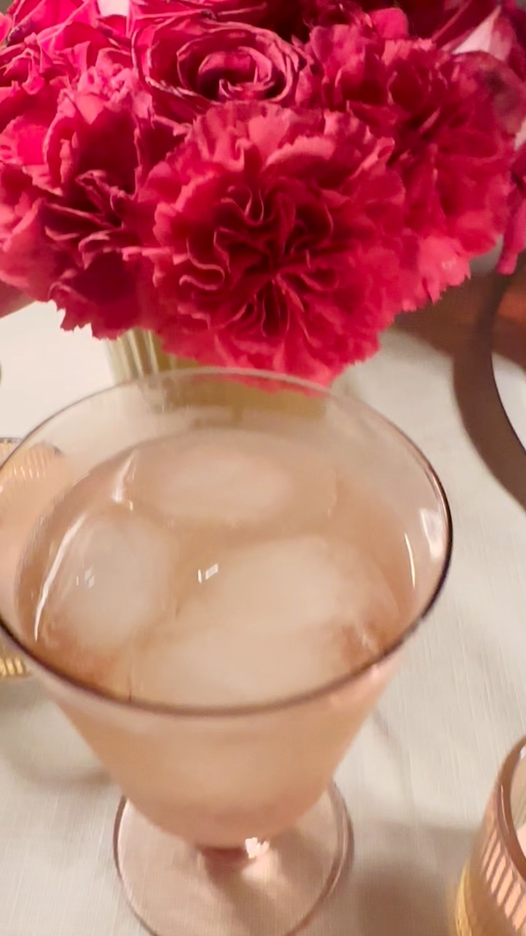 Game day, but make it elevated 🌸🍸 Teal candlelight, pink cocktails, and all the subtle luxe vibes. #SuperBowlSunday #ElevatedEntertaining #AtHomeVibes #ChicCocktails #LTKHome #TablescapeGoals #PinkCocktail #CandlelightMood #FlowerStyling #HostWithStyle #LuxuryAtHome #GameDayGlam #SuperSunday

#LTKvlog #LTKHome #LTKValentine