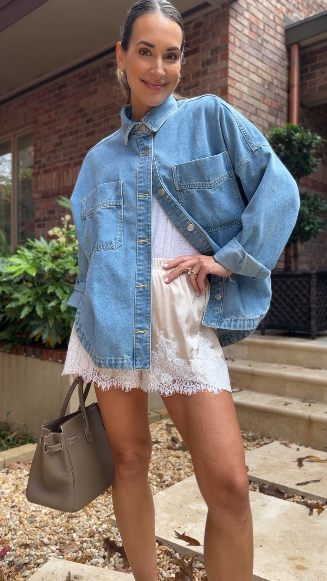 Easy outfit for a warmer weather day out and about with the kids 