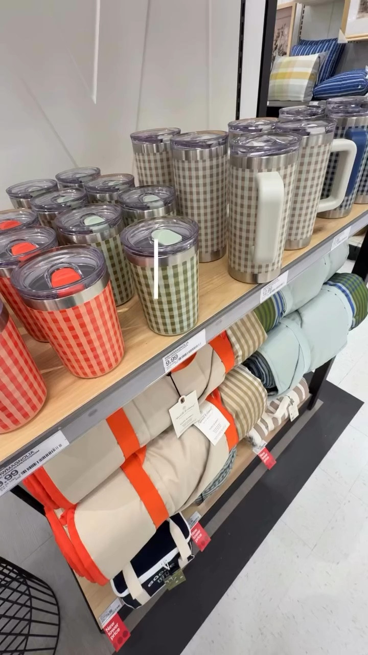 Hearth & Hand with Magnolia Gingham Tumblers🥰😍
$12  and $10👏

Aren’t they so cute?! These would also make a really cute Mother’s Day gift. Whether alone or adding a gift card inside.

I like the pricepoint!👌

Comment SHOP and I will send you a link!

#targethome  #gingham #cutegifts