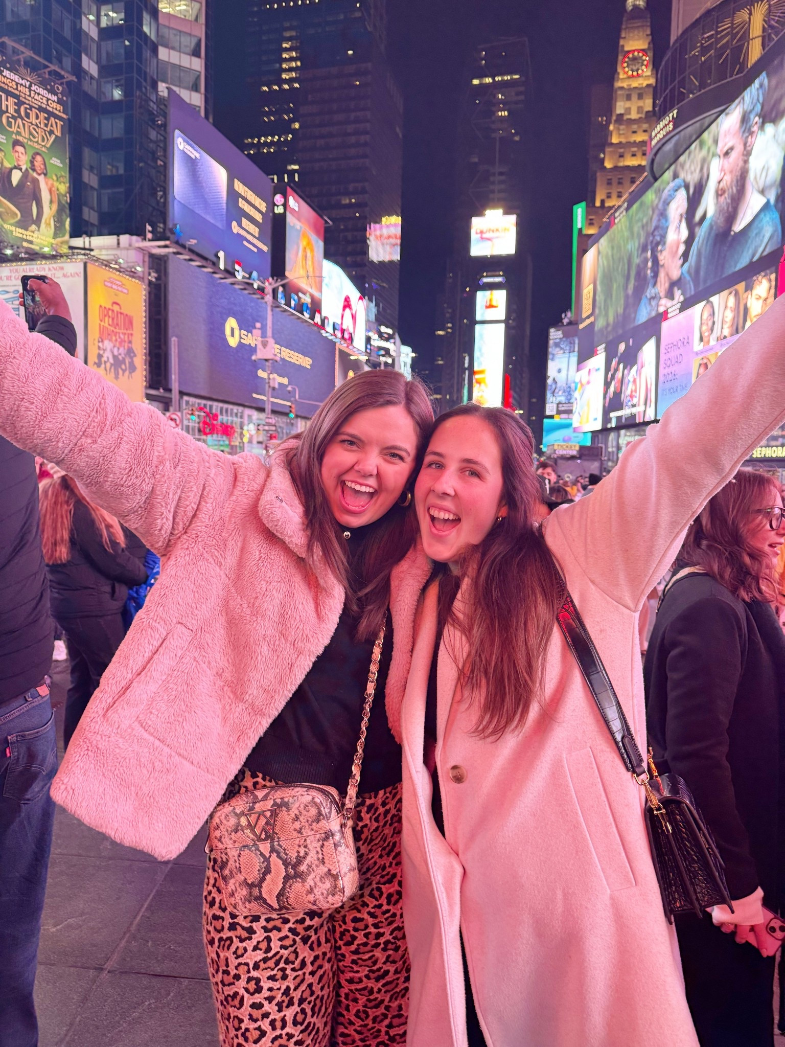 Y’all know I had to wear my pink faux fur coat to Times Square!! 💕

#LTKSeasonal #LTKFindsUnder100 #LTKTravel