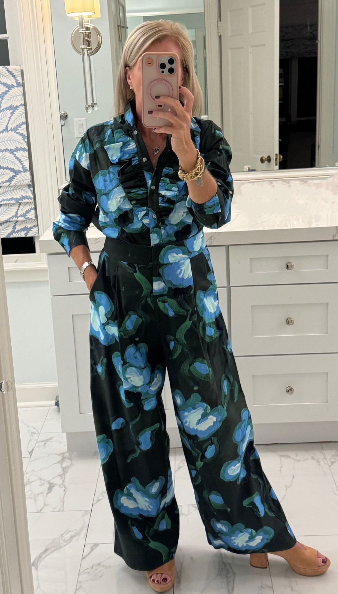 Always say yes to a set 

#LTKSeasonal #LTKOver40 #LTKStyleTip