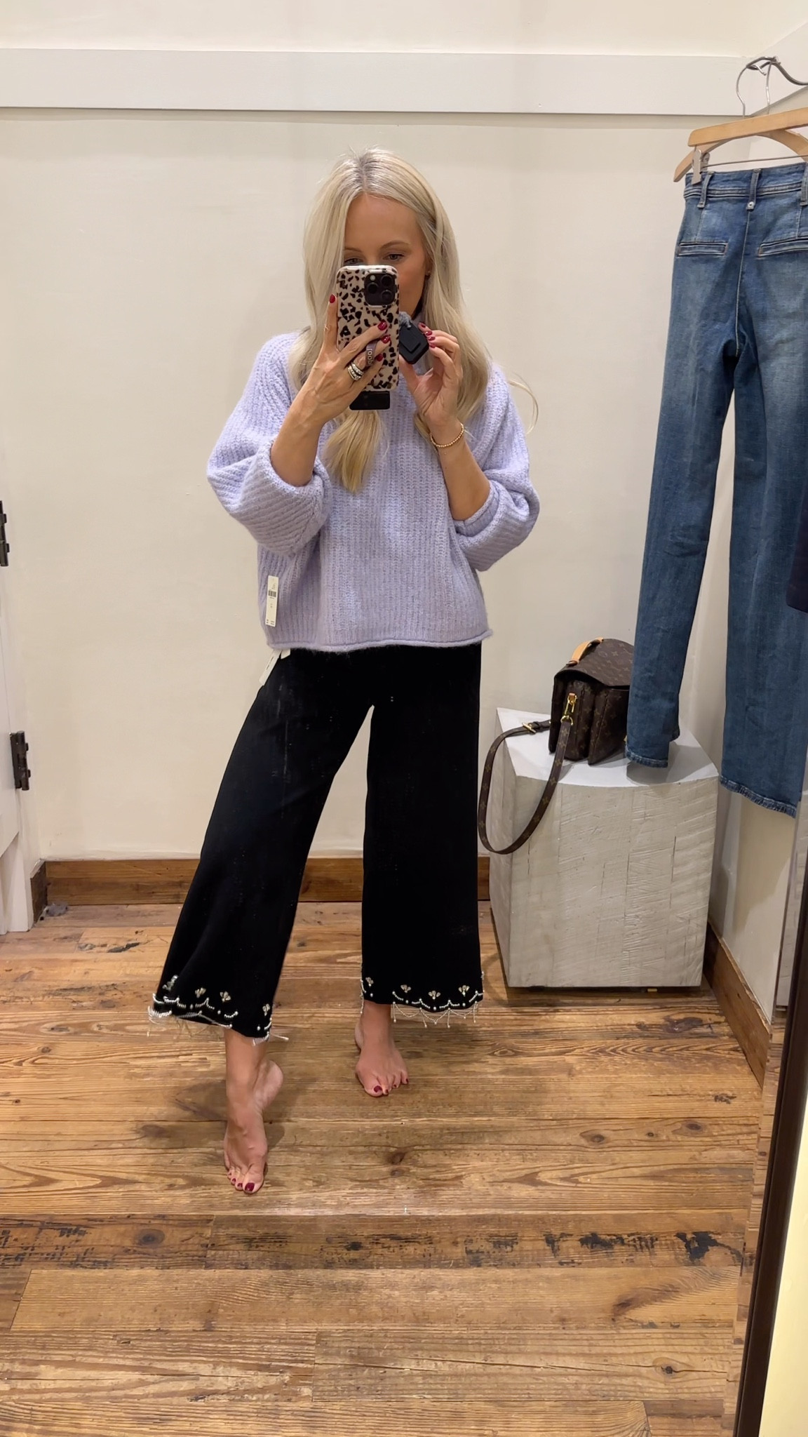 Runs TTS 30% off

TOP- xsmall 

#LTKOver40 #LTKCyberWeek #LTKGiftGuide