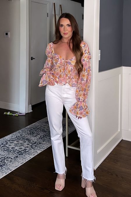 Floral top for spring paired with white jeans is one of my fav looks!

Wearing XS in top and 25 in jeans (could have sized down to a 24)


#LTKstyletip